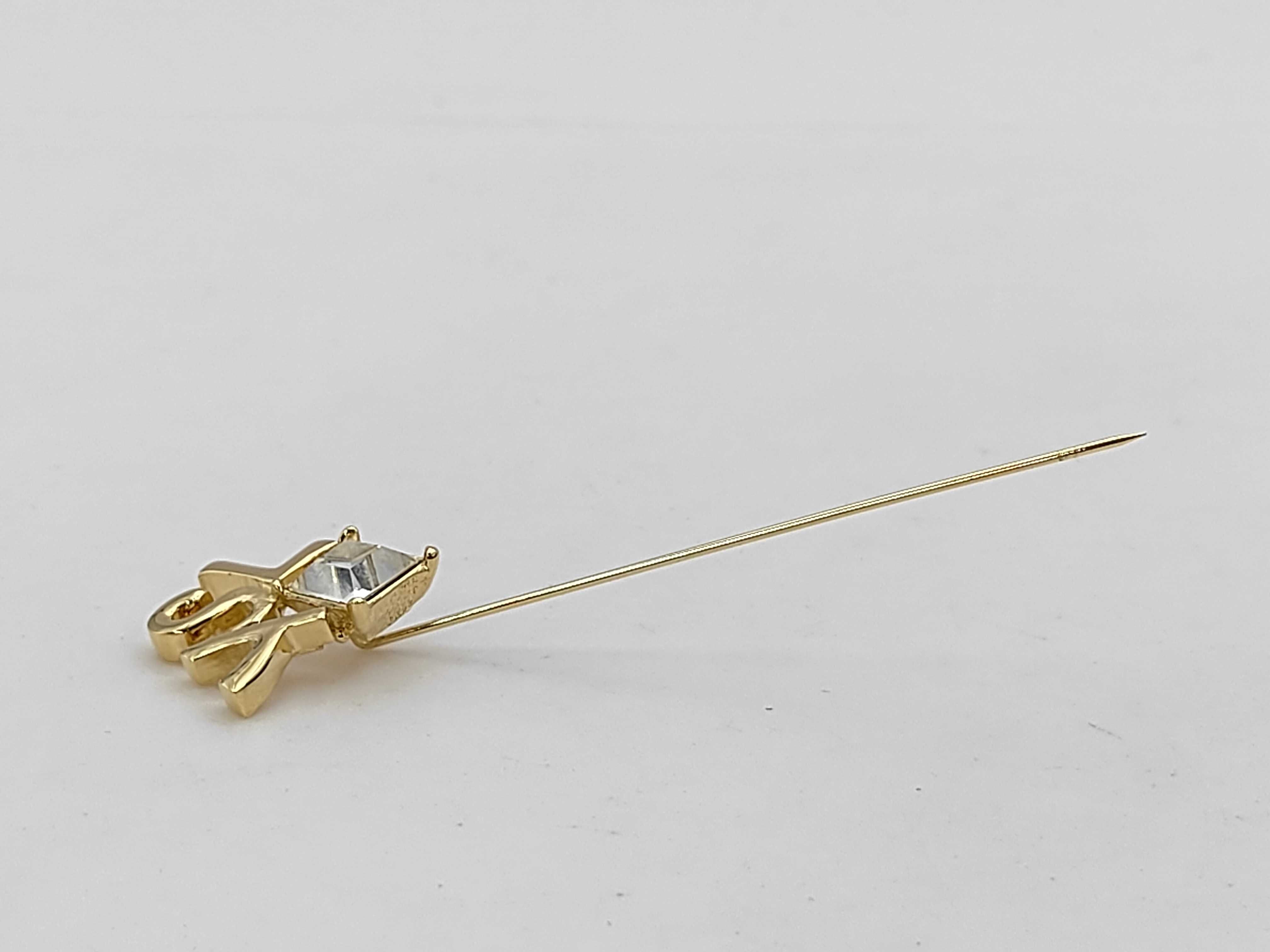 gold brooch — view 2