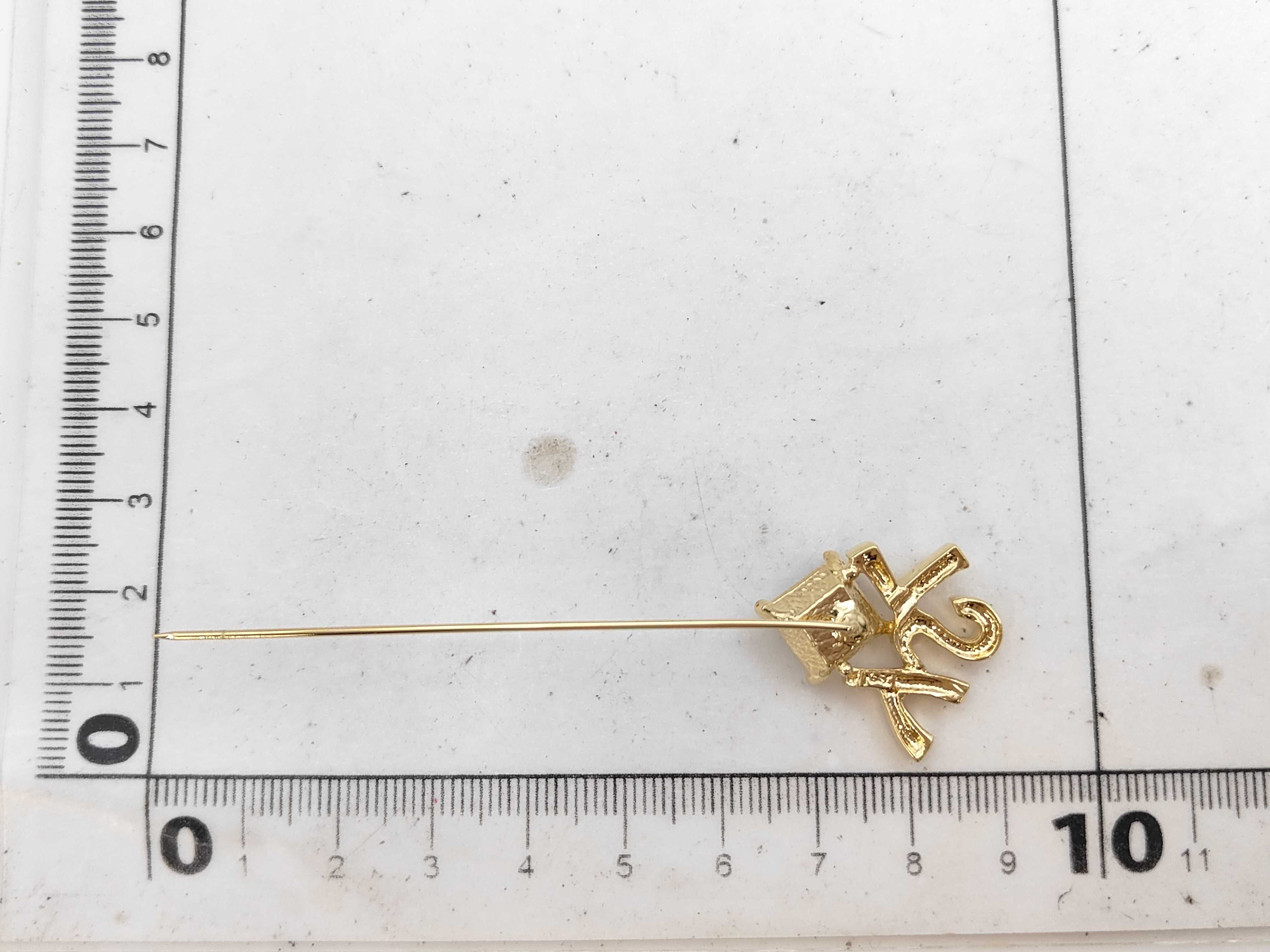 gold brooch — view 3