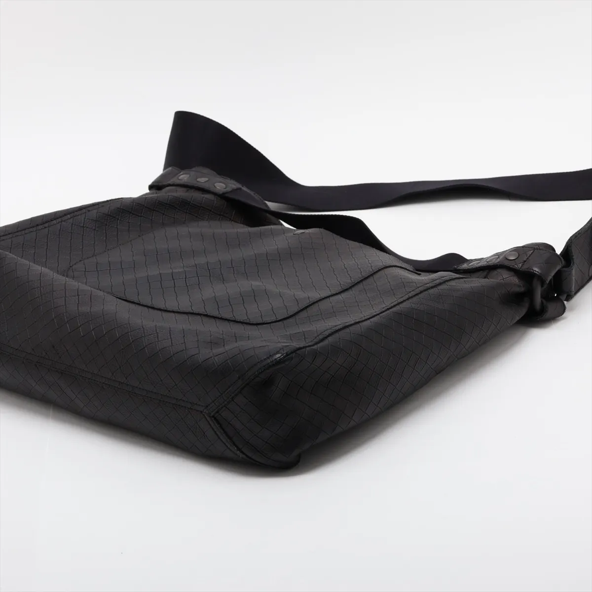 Intreccio Leather Shoulder Bag, Black — view 3
