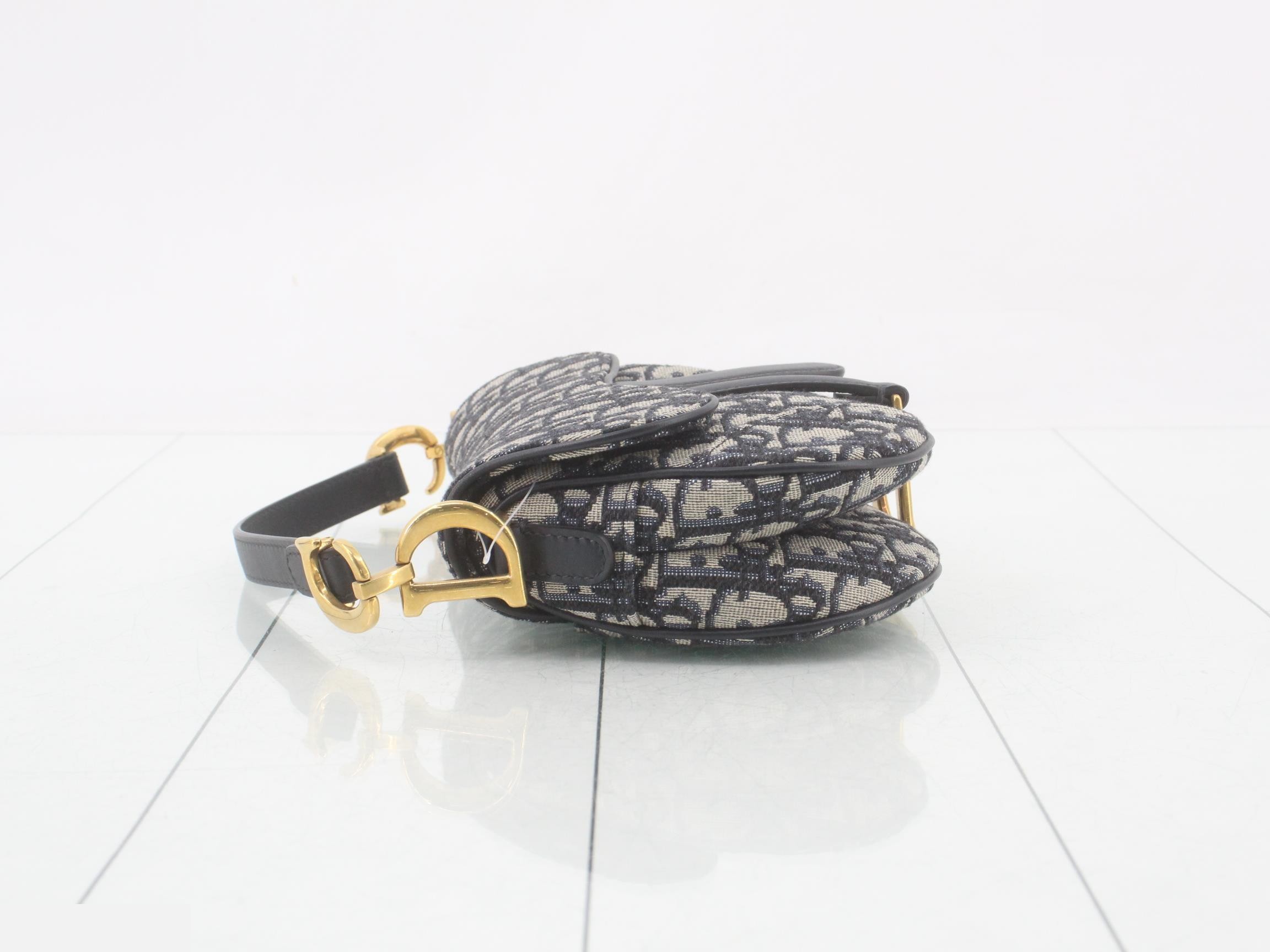 Saddle Trotter/Oblique Canvas One-Shoulder Bag — view 4