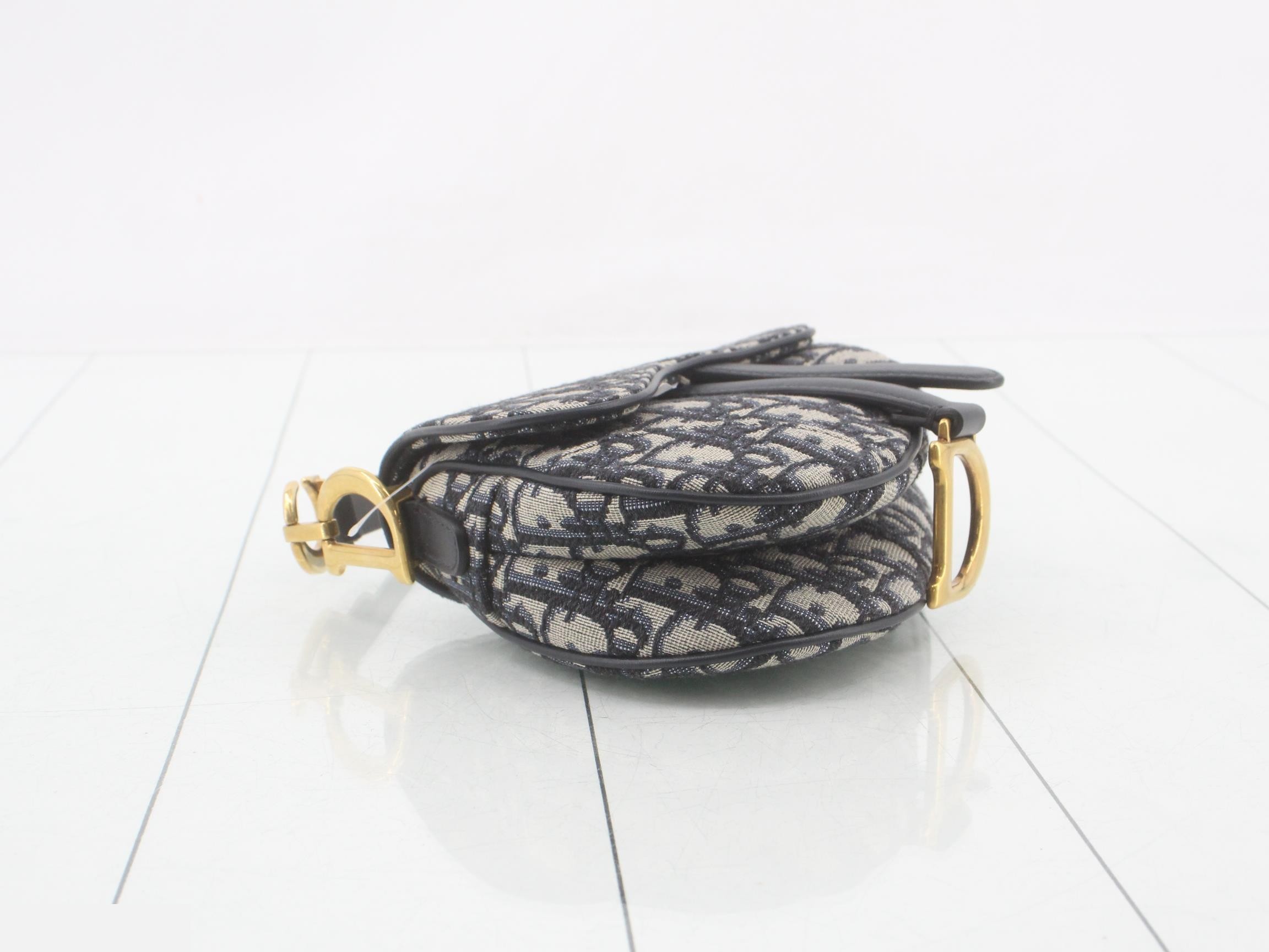 Saddle Trotter/Oblique Canvas One-Shoulder Bag — view 5