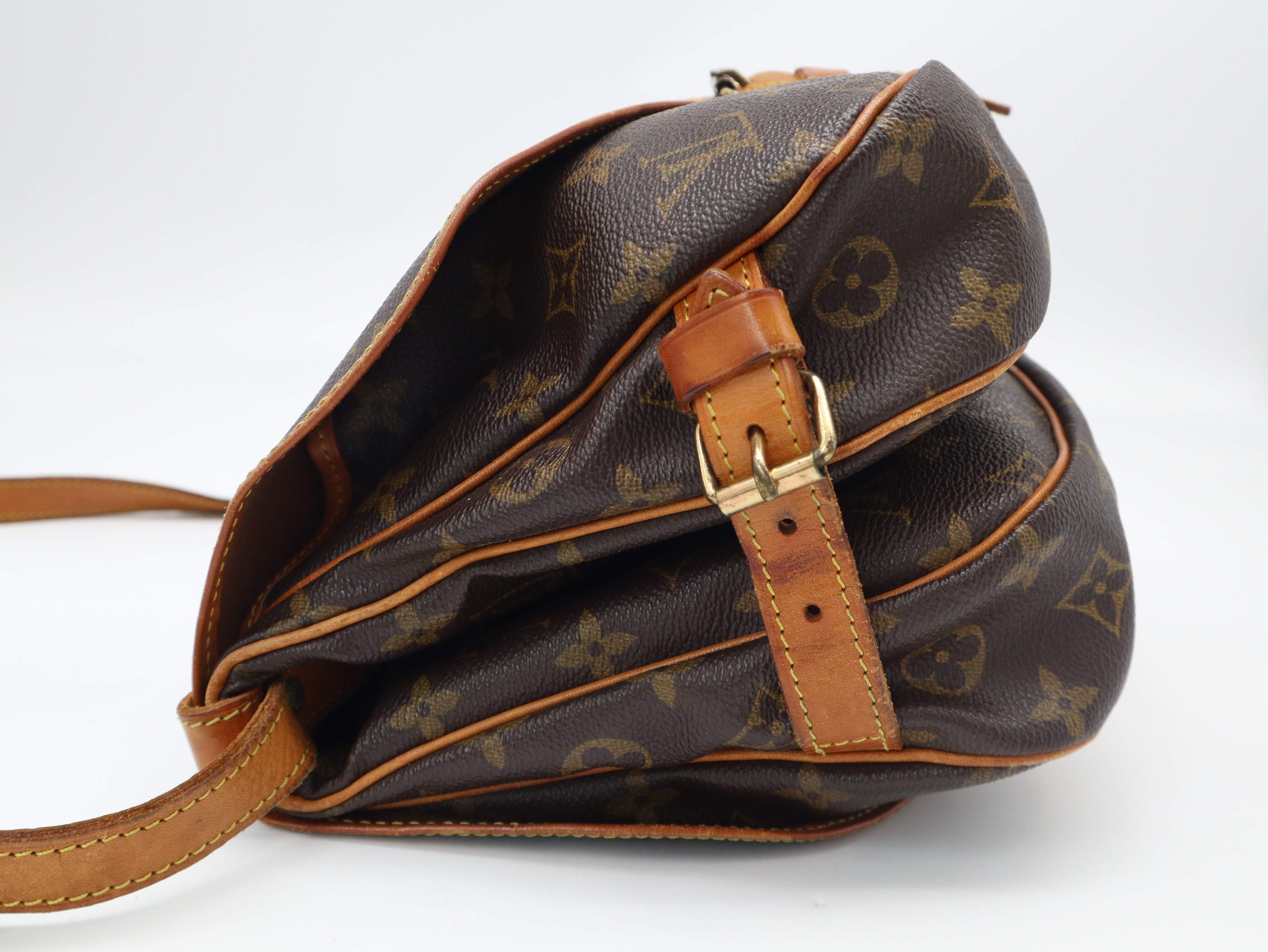 M42256 Monogram Saumur 30 Shoulder Bag — view 3