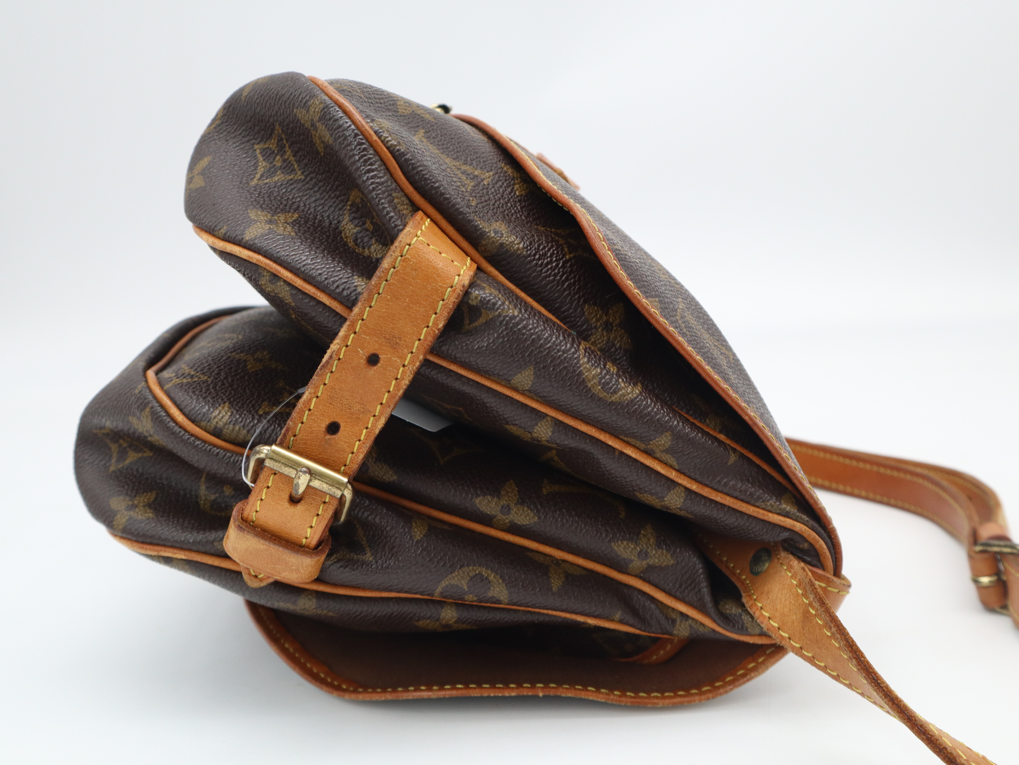 M42256 Monogram Saumur 30 Shoulder Bag — view 4
