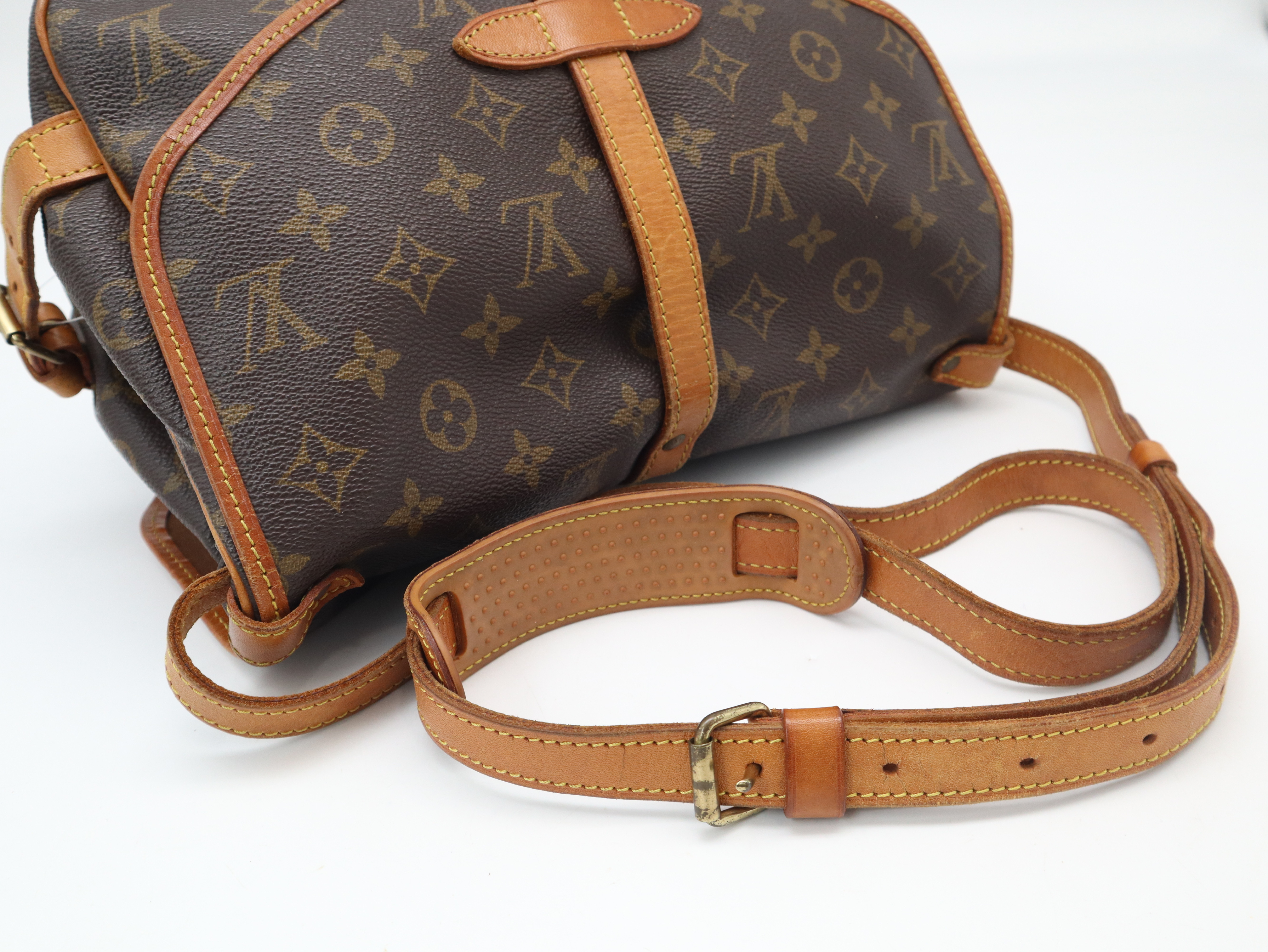 M42256 Monogram Saumur 30 Shoulder Bag — view 6