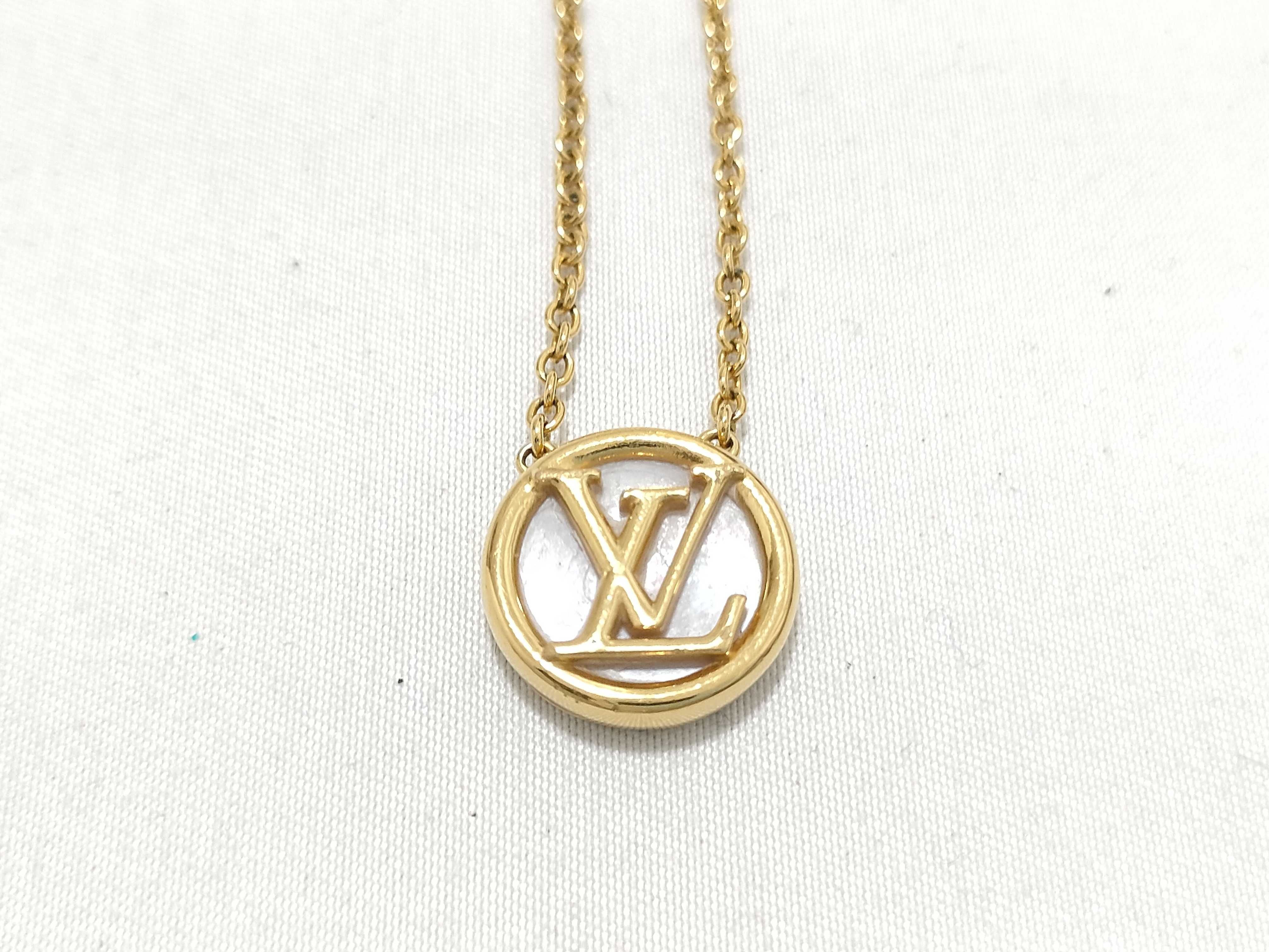 Collier L TO V Necklace M80259 Mother of Pearl Necklace