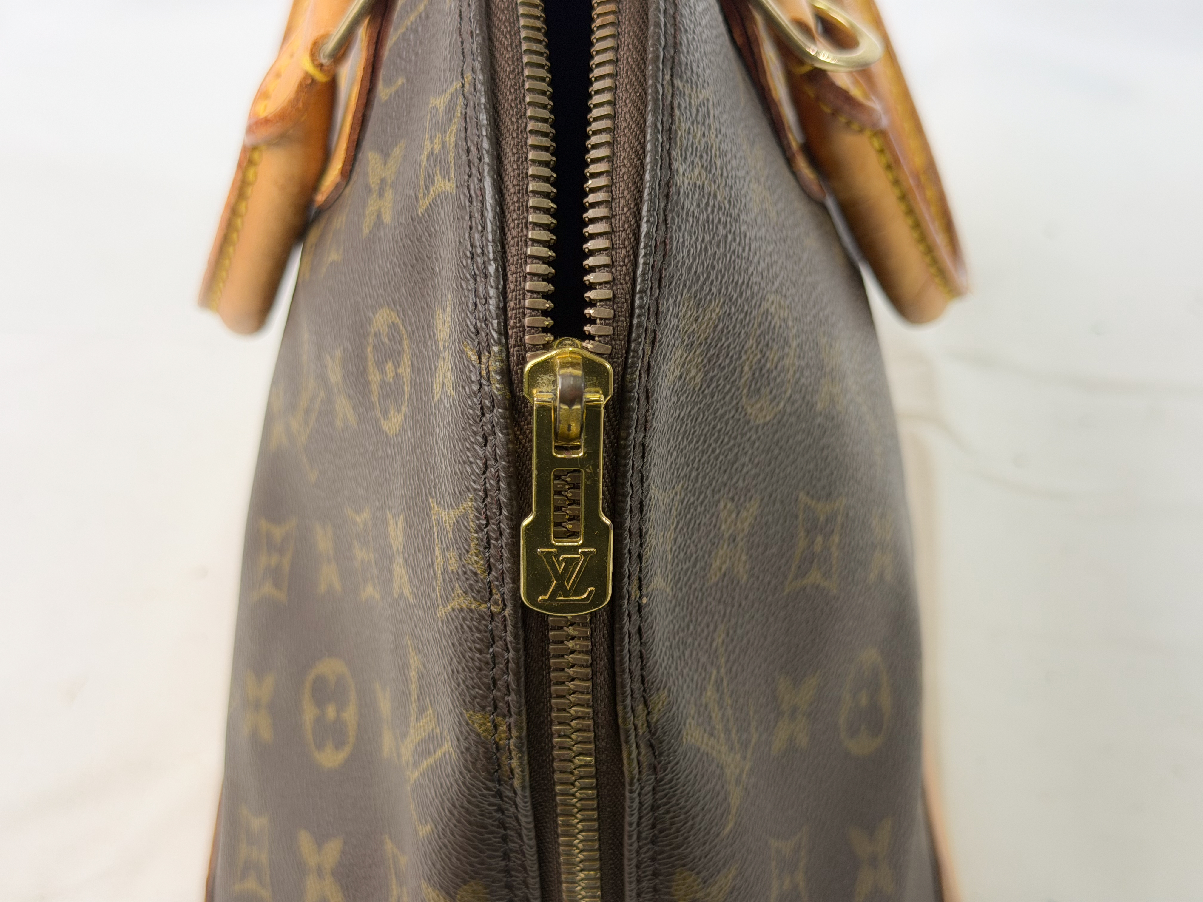 Monogram M40878 Alma MM BA0967 Handbag — view 3