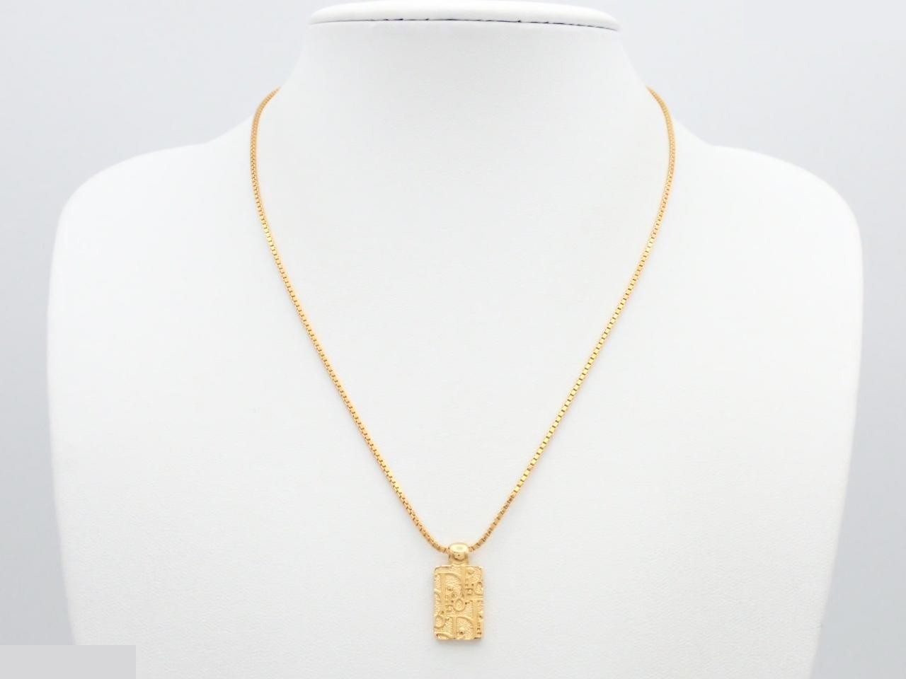 Trotter (precious metal) necklace pendant, chain approximately 42cm — view 3