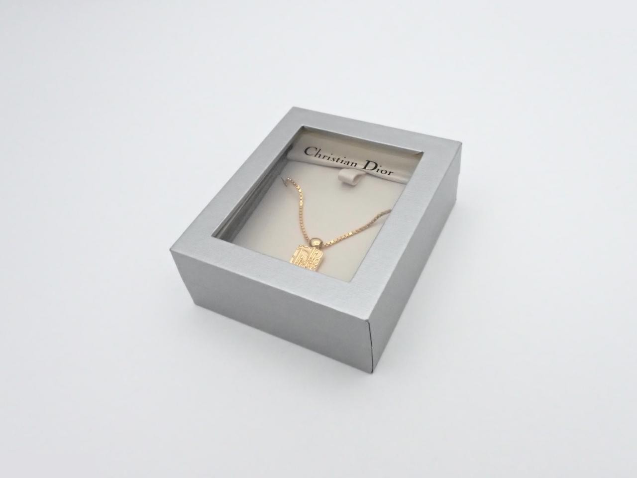 Trotter (precious metal) necklace pendant, chain approximately 42cm — view 4