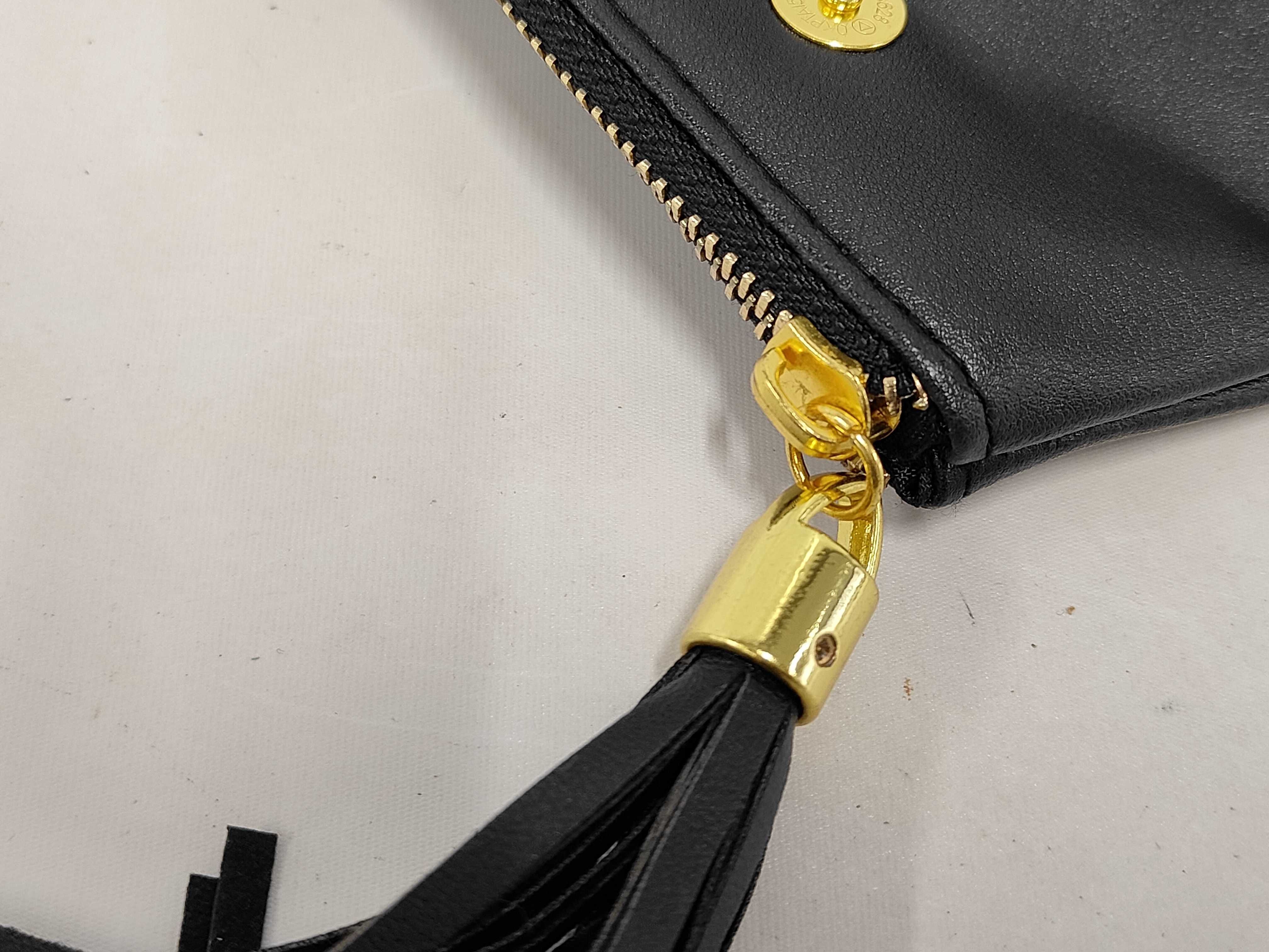 Novelty 4G Emblem Logo Embossed Tassel 2-Way Clutch Shoulder Bag Clutch Bag — view 5