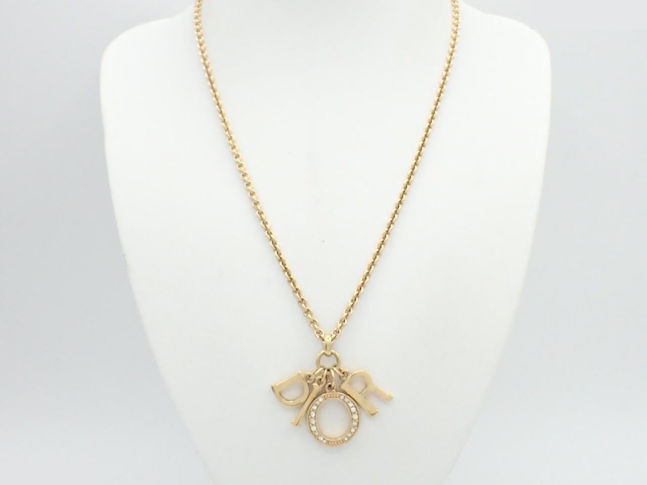 Gold necklace with stone, chain approximately 50cm long. — view 3