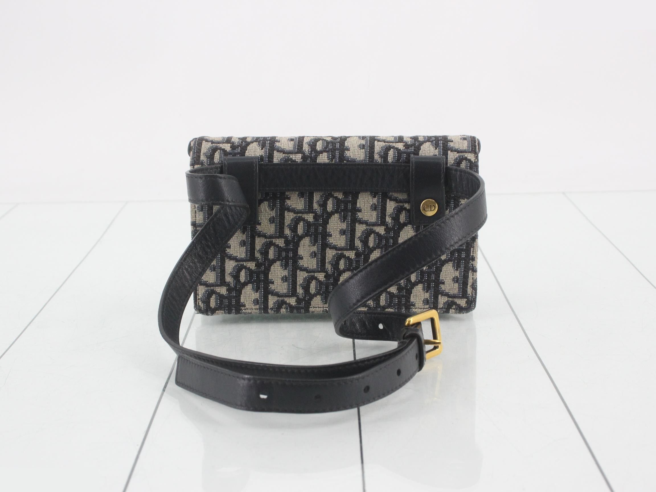 Oblique Saddle Belt Bag Shoulder Bag — view 2