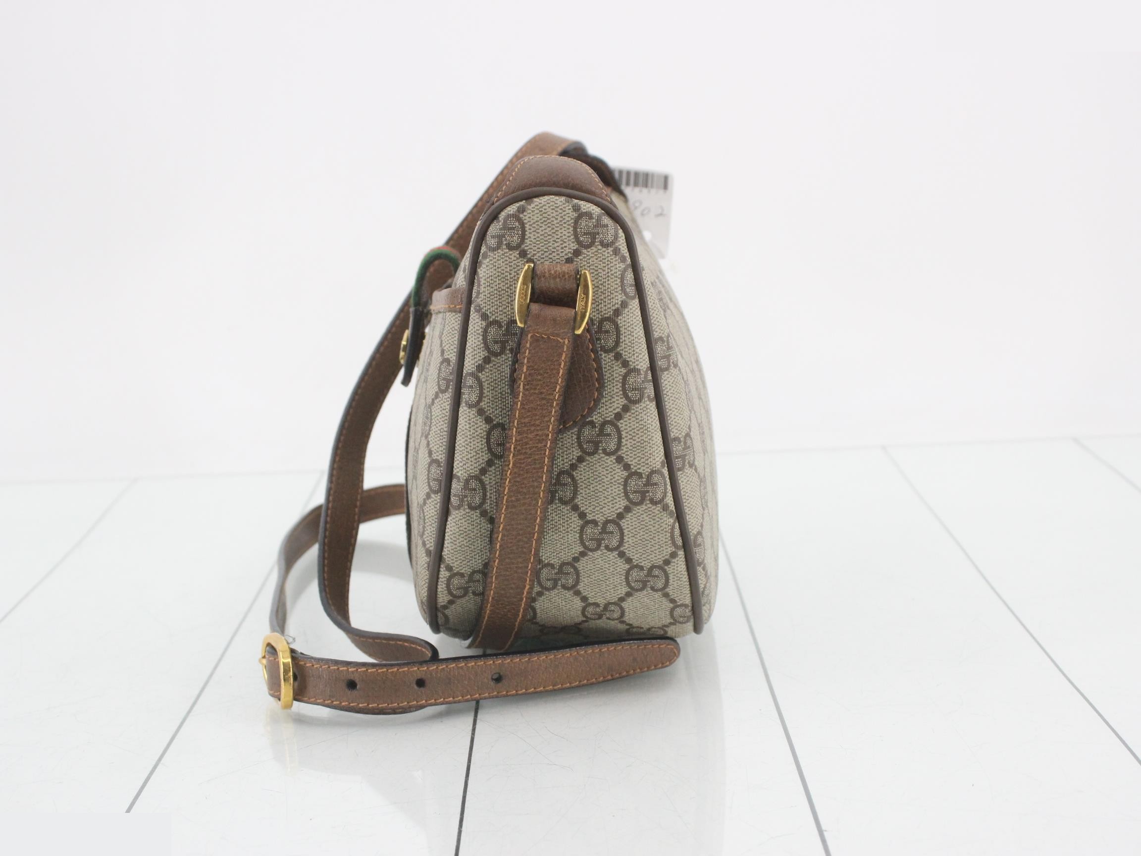 GG Supreme Canvas Shoulder Bag — view 3