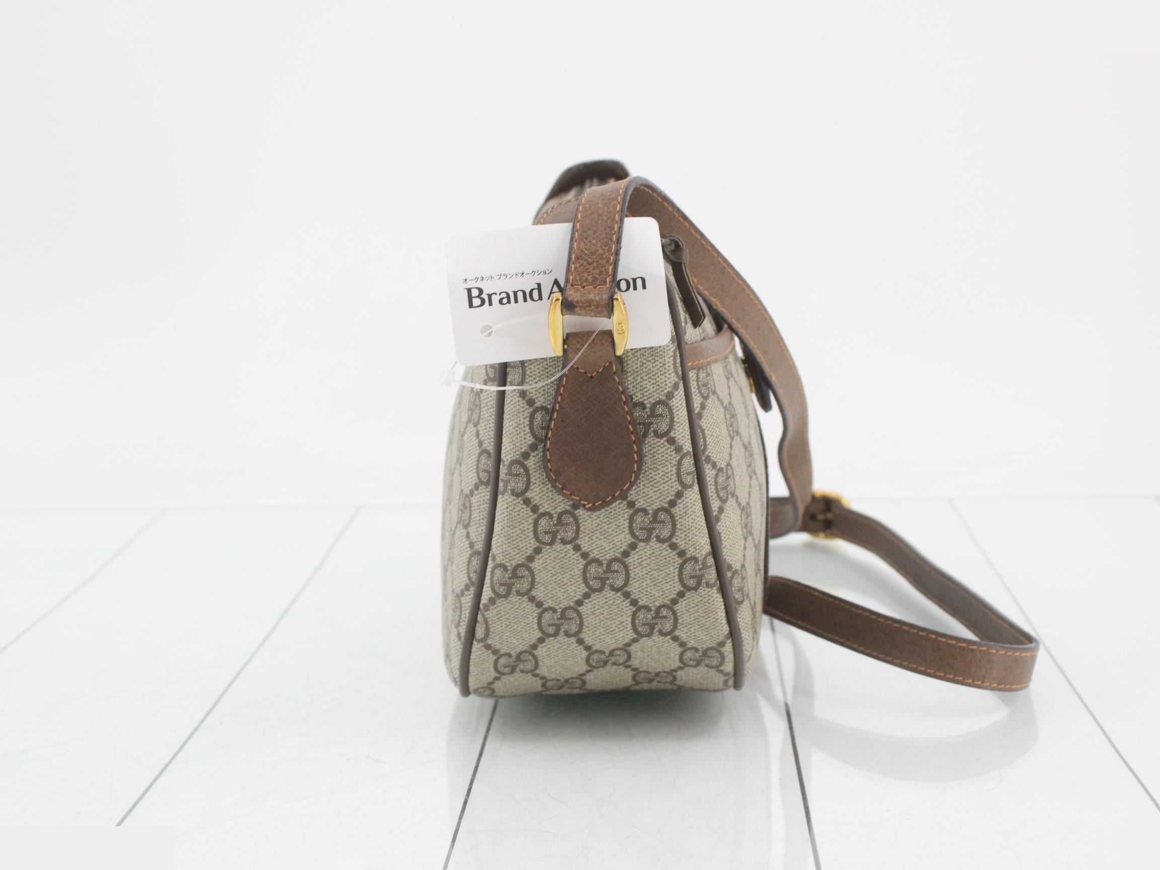 GG Supreme Canvas Shoulder Bag — view 4