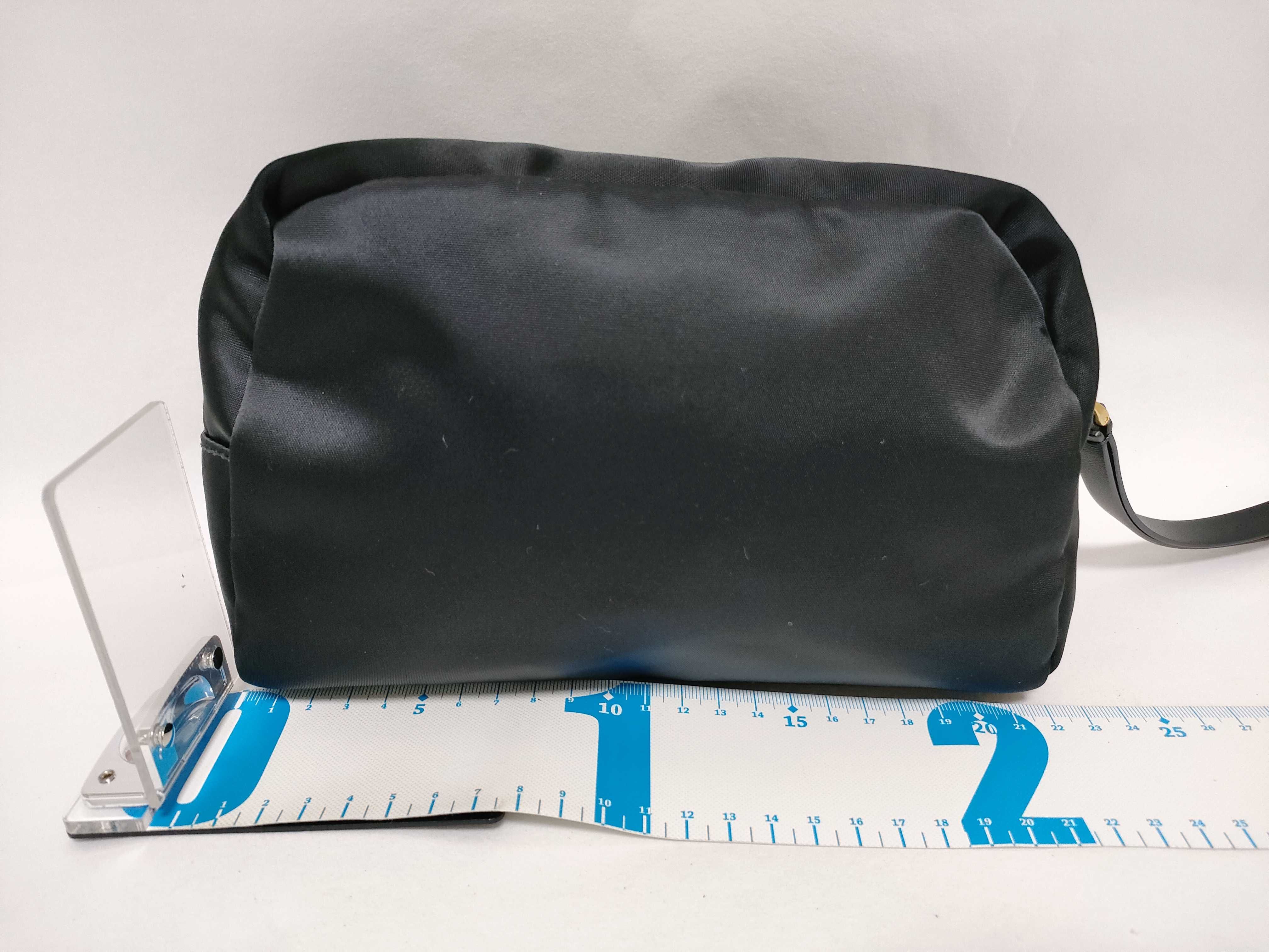 V logo black nylon leather pouch dust bag pouch — view 2