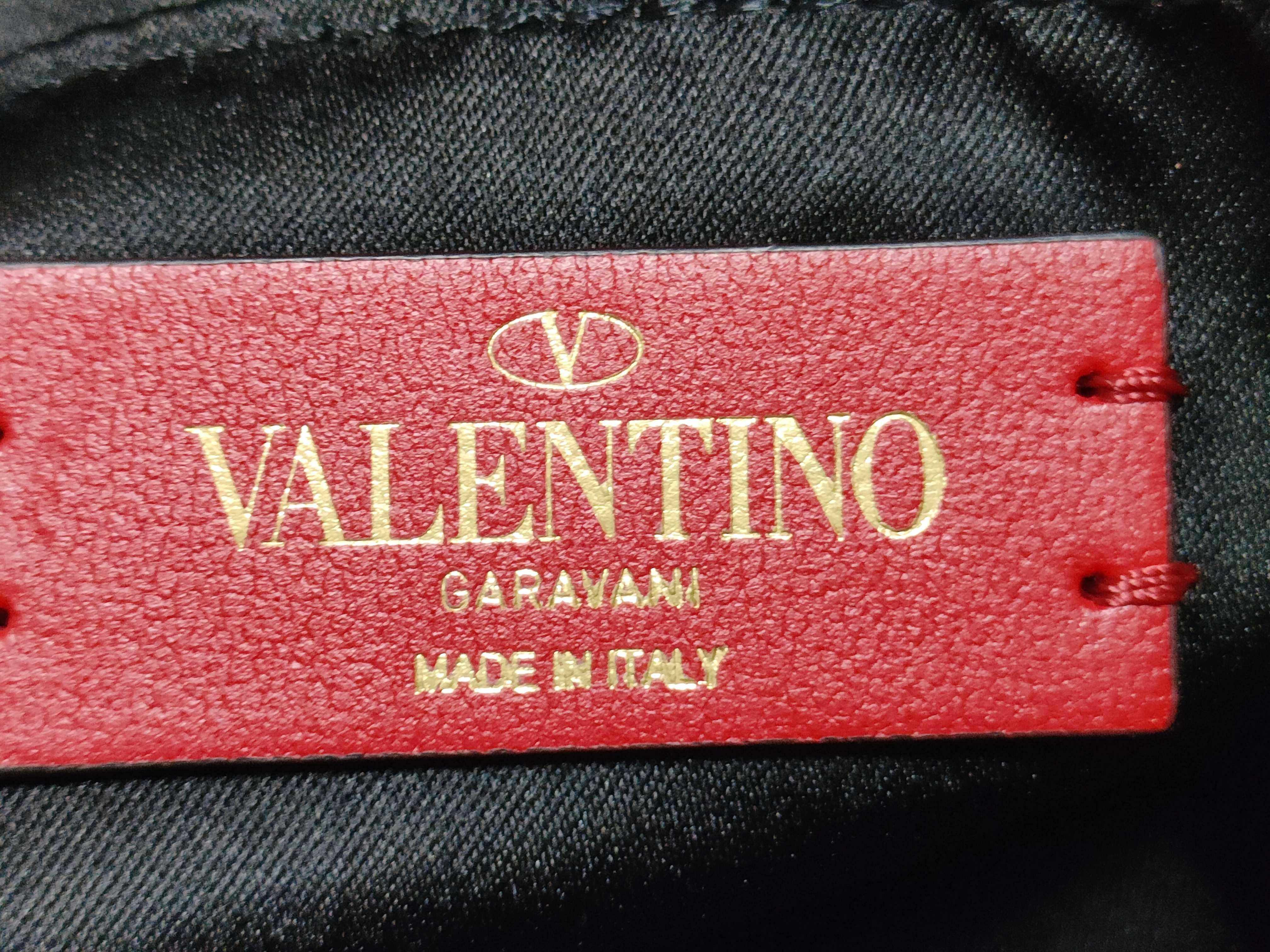 V logo black nylon leather pouch dust bag pouch — view 11