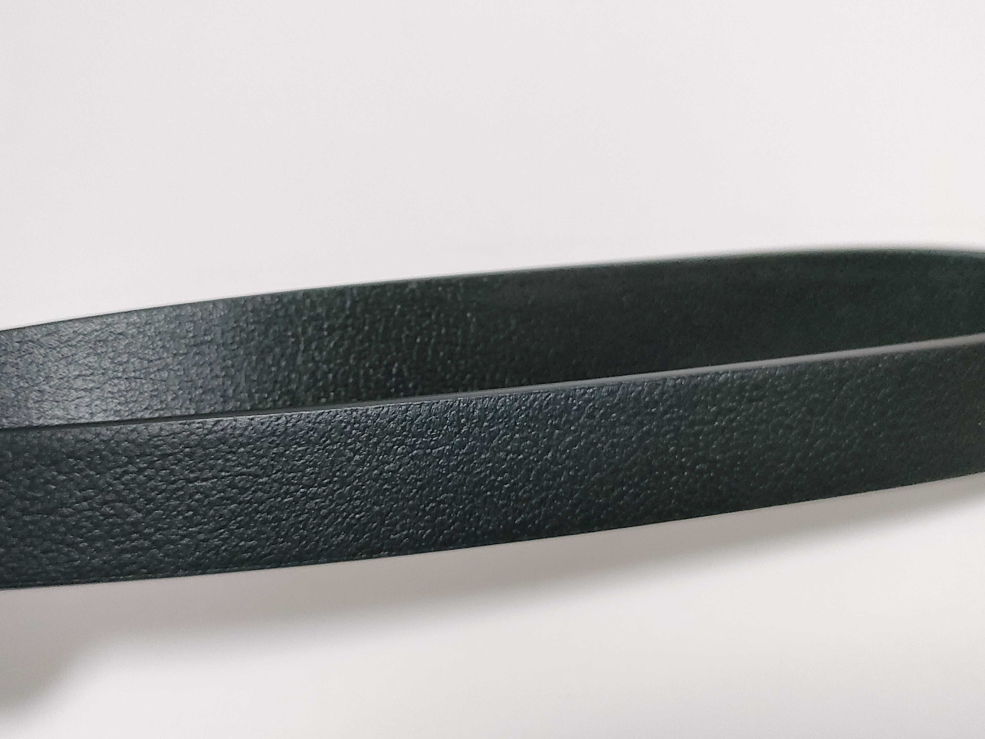 V logo black nylon leather pouch dust bag pouch — view 4