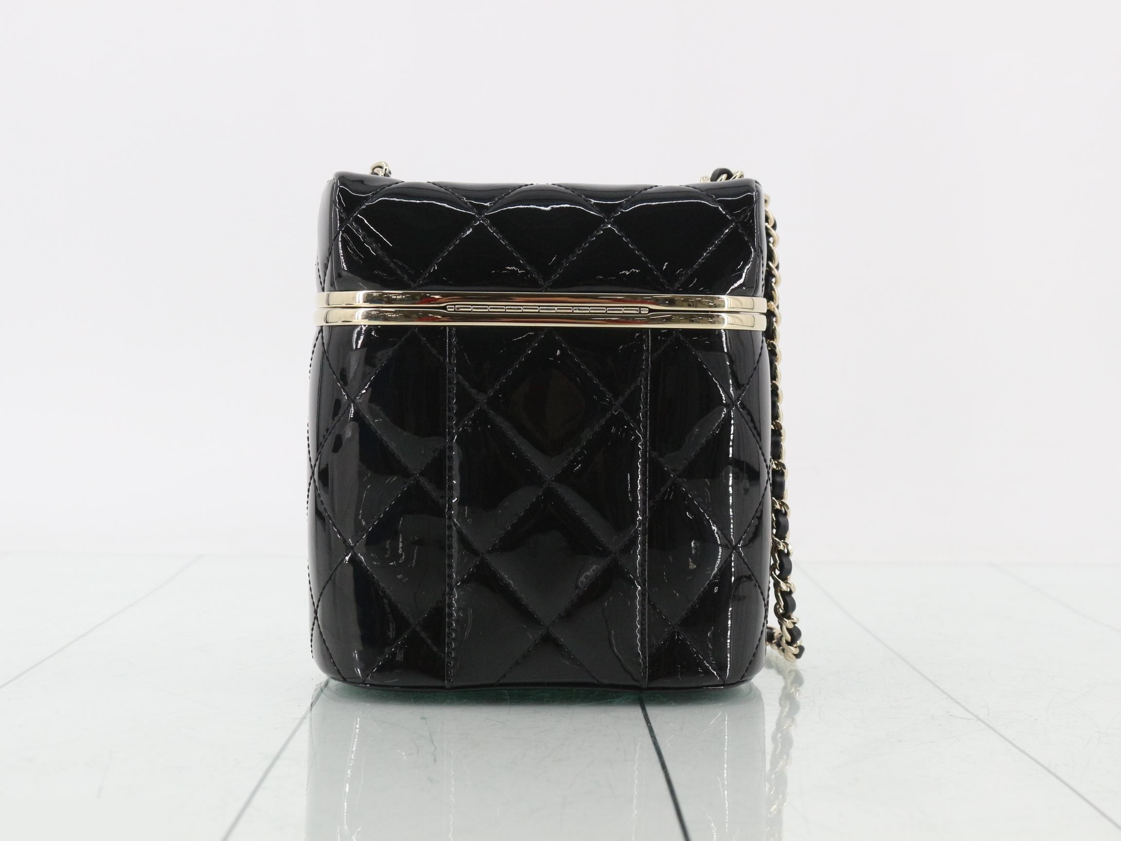 Matelassé enamel chain shoulder bag with gold hardware. — view 2