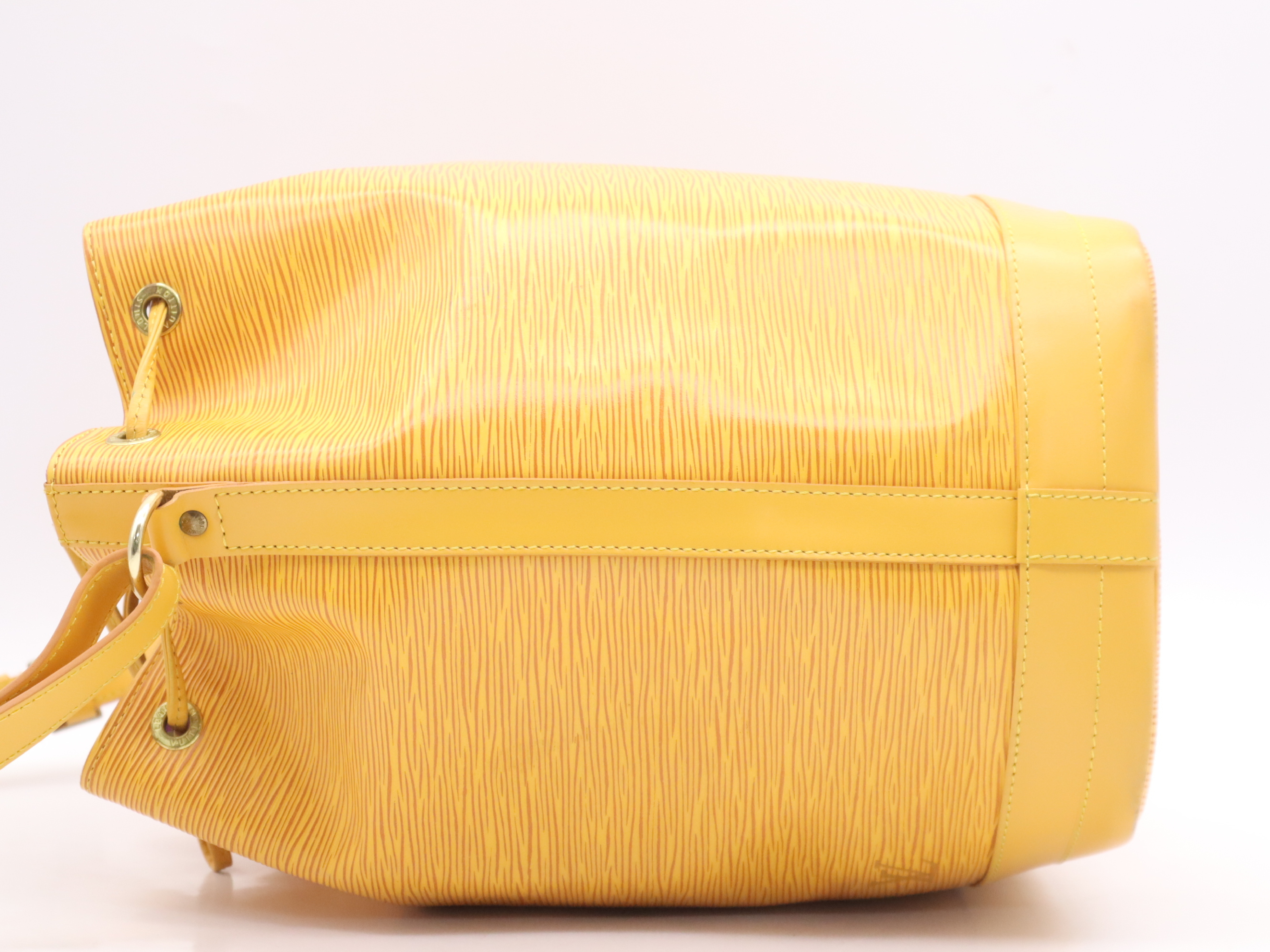 M44009 Epi Noe Tassili Yellow Shoulder Bag — view 3