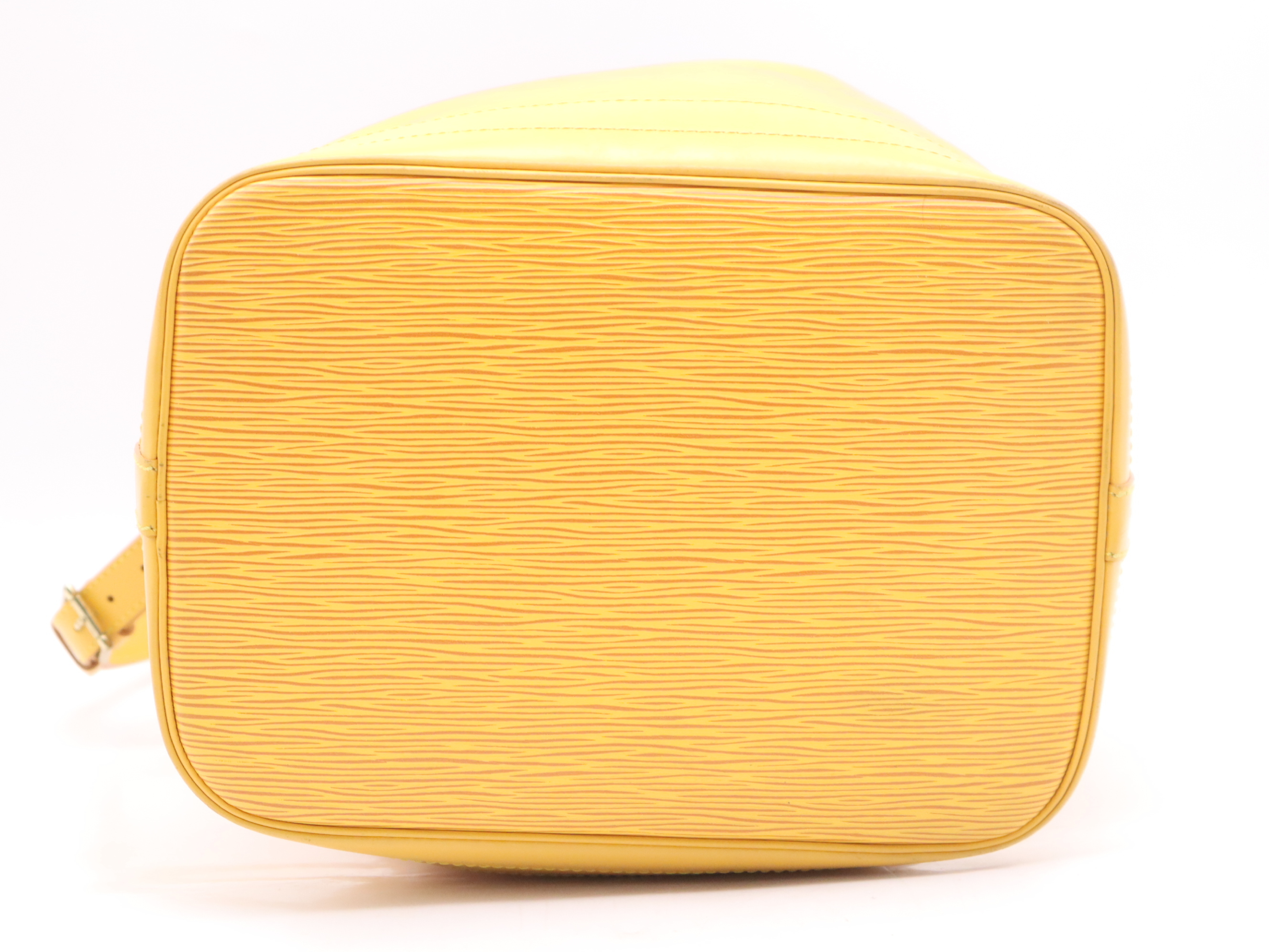 M44009 Epi Noe Tassili Yellow Shoulder Bag — view 4