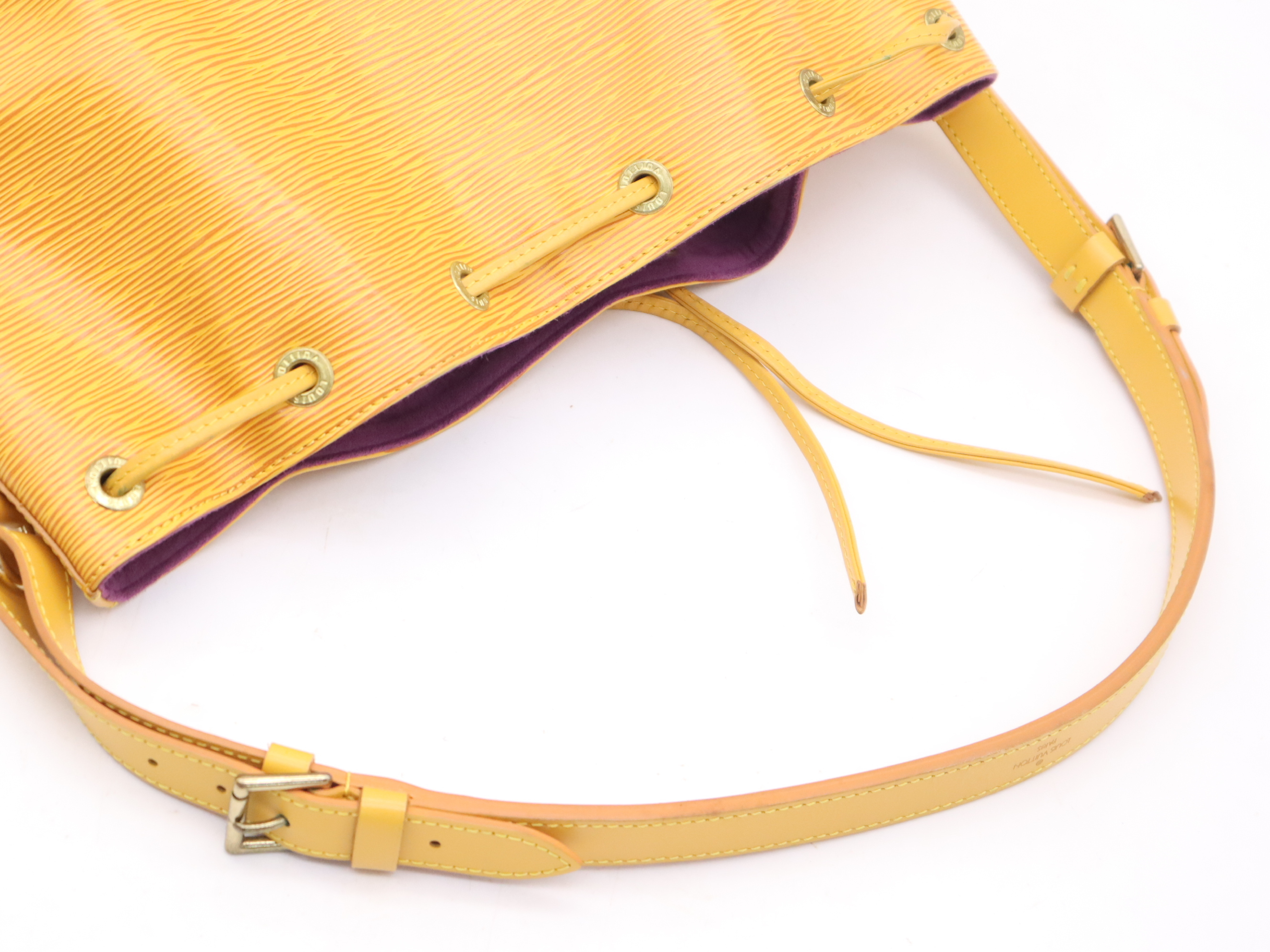 M44009 Epi Noe Tassili Yellow Shoulder Bag — view 6