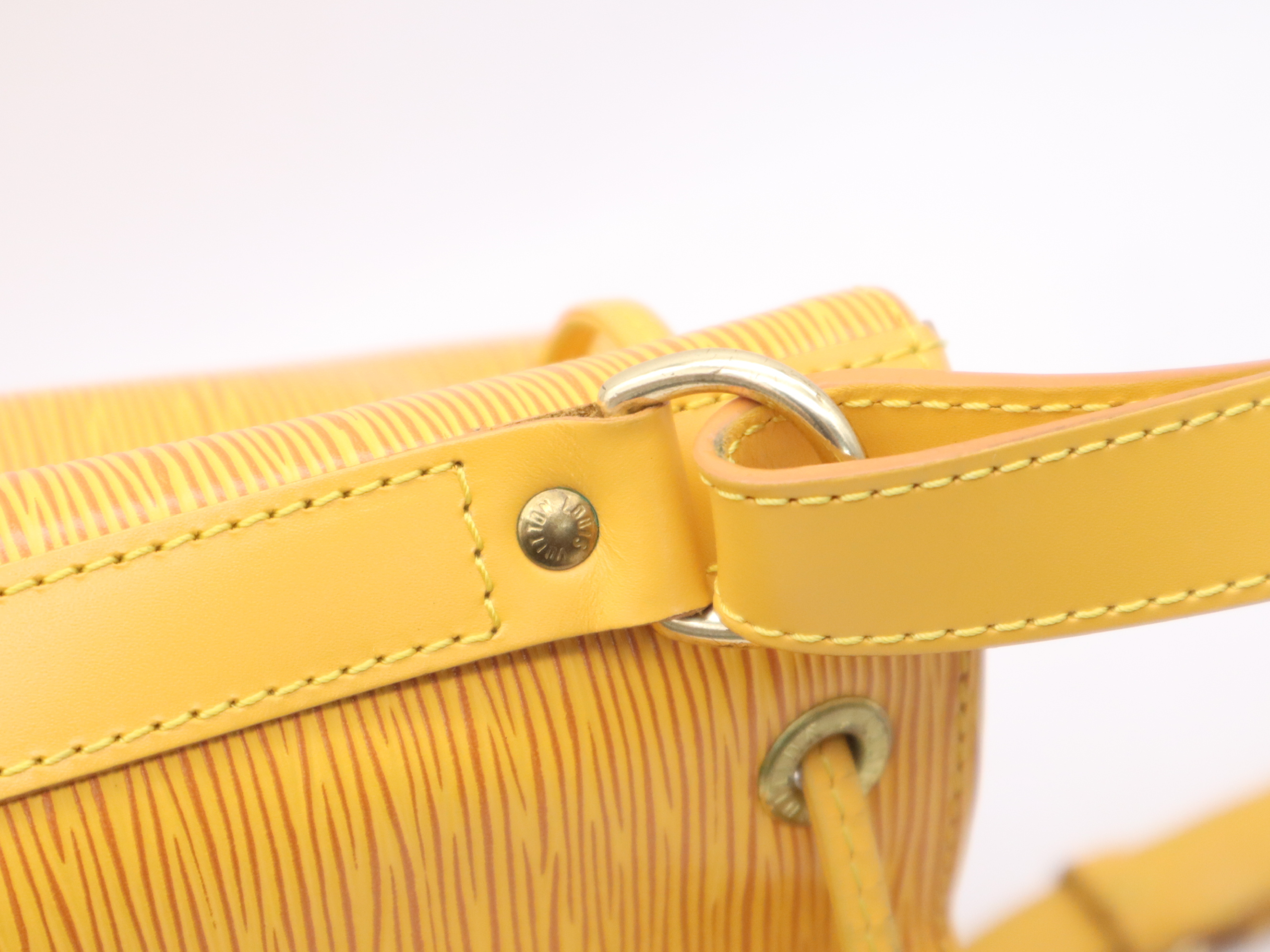 M44009 Epi Noe Tassili Yellow Shoulder Bag — view 7