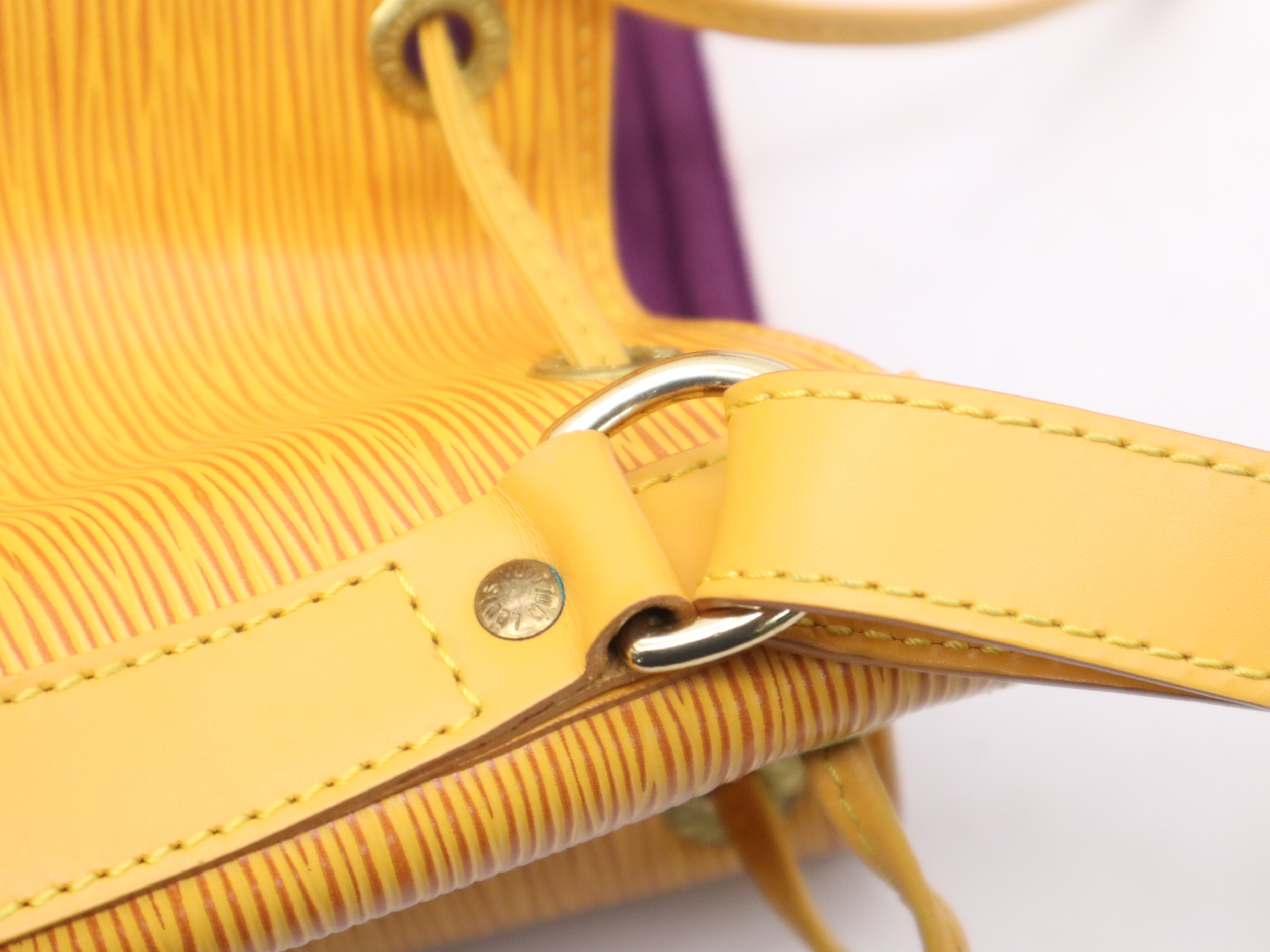 M44009 Epi Noe Tassili Yellow Shoulder Bag — view 8