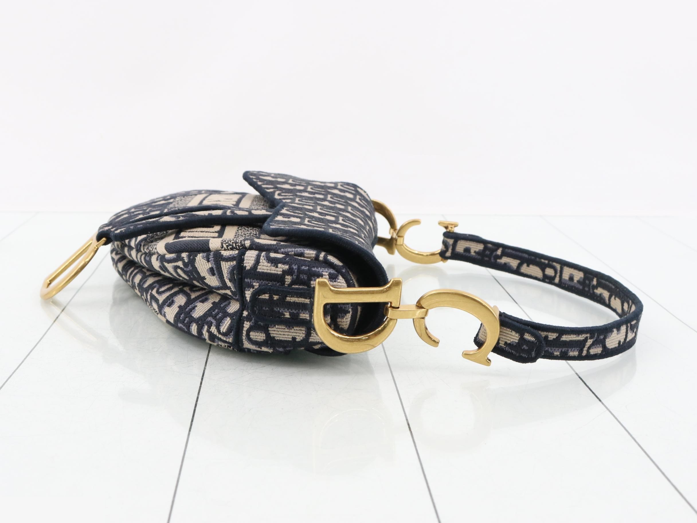 Saddlebag, Oblique Embroidery, One-Shoulder Bag — view 3