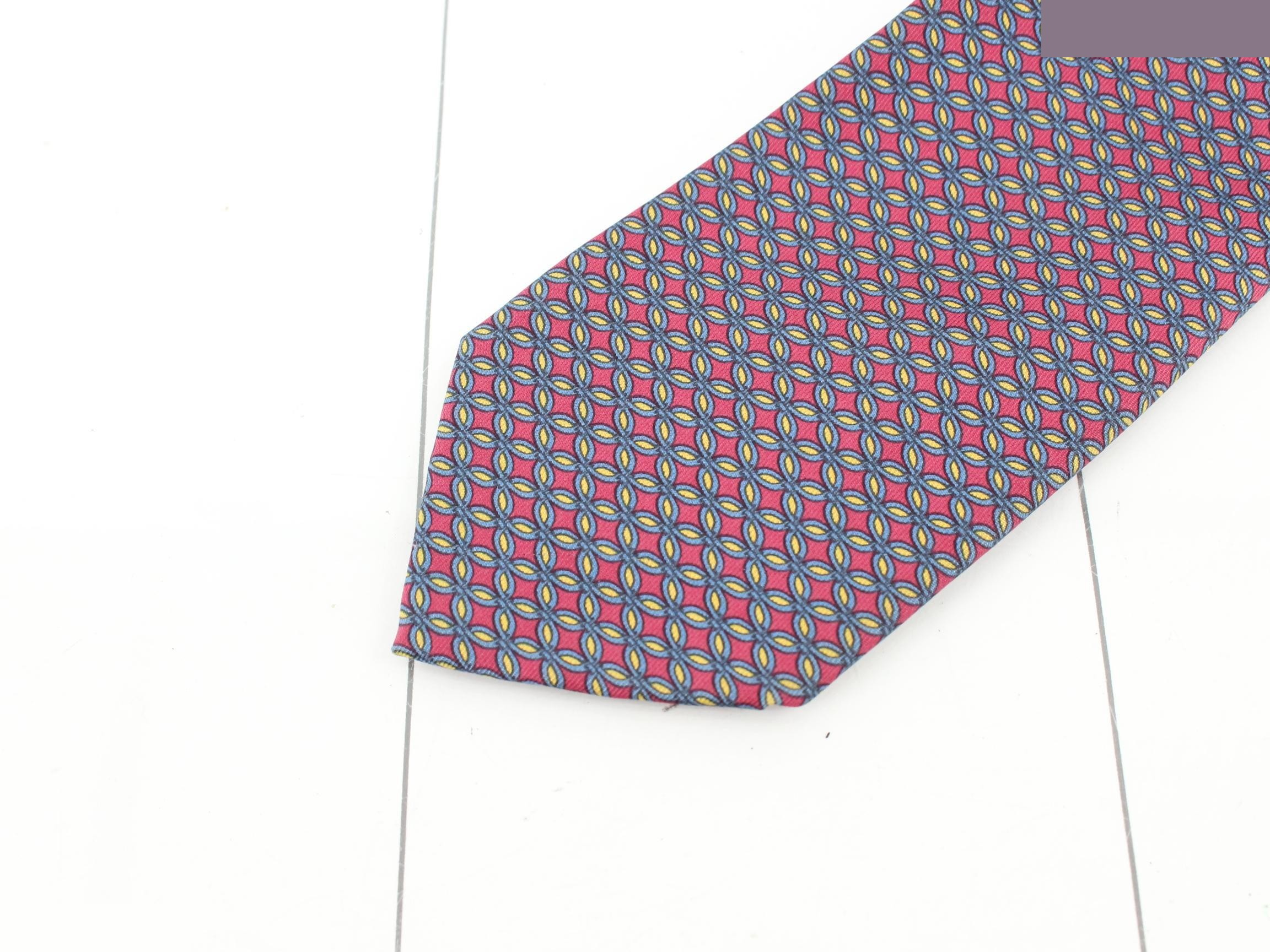 tie — view 3