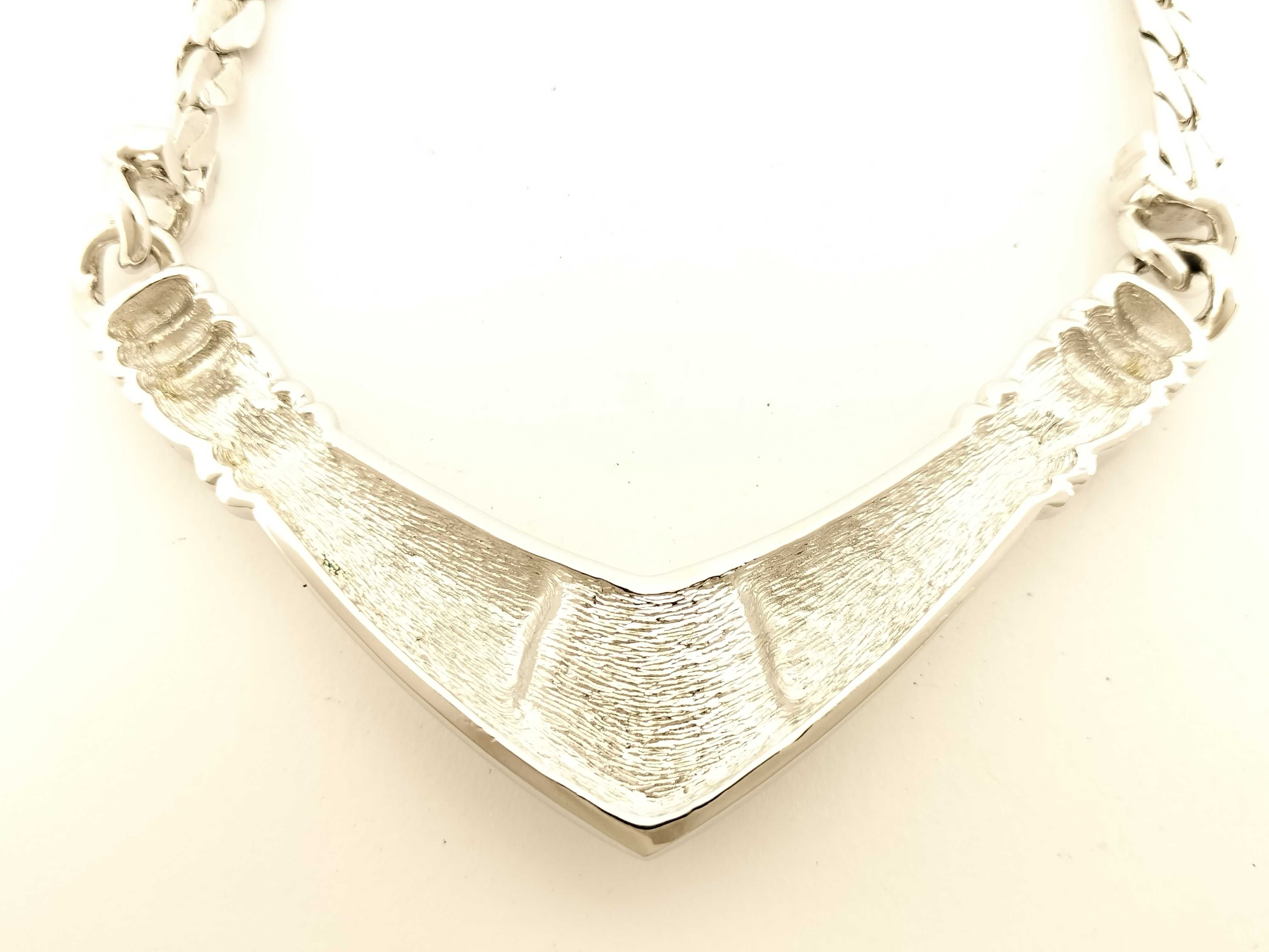 necklace (white one) — view 2