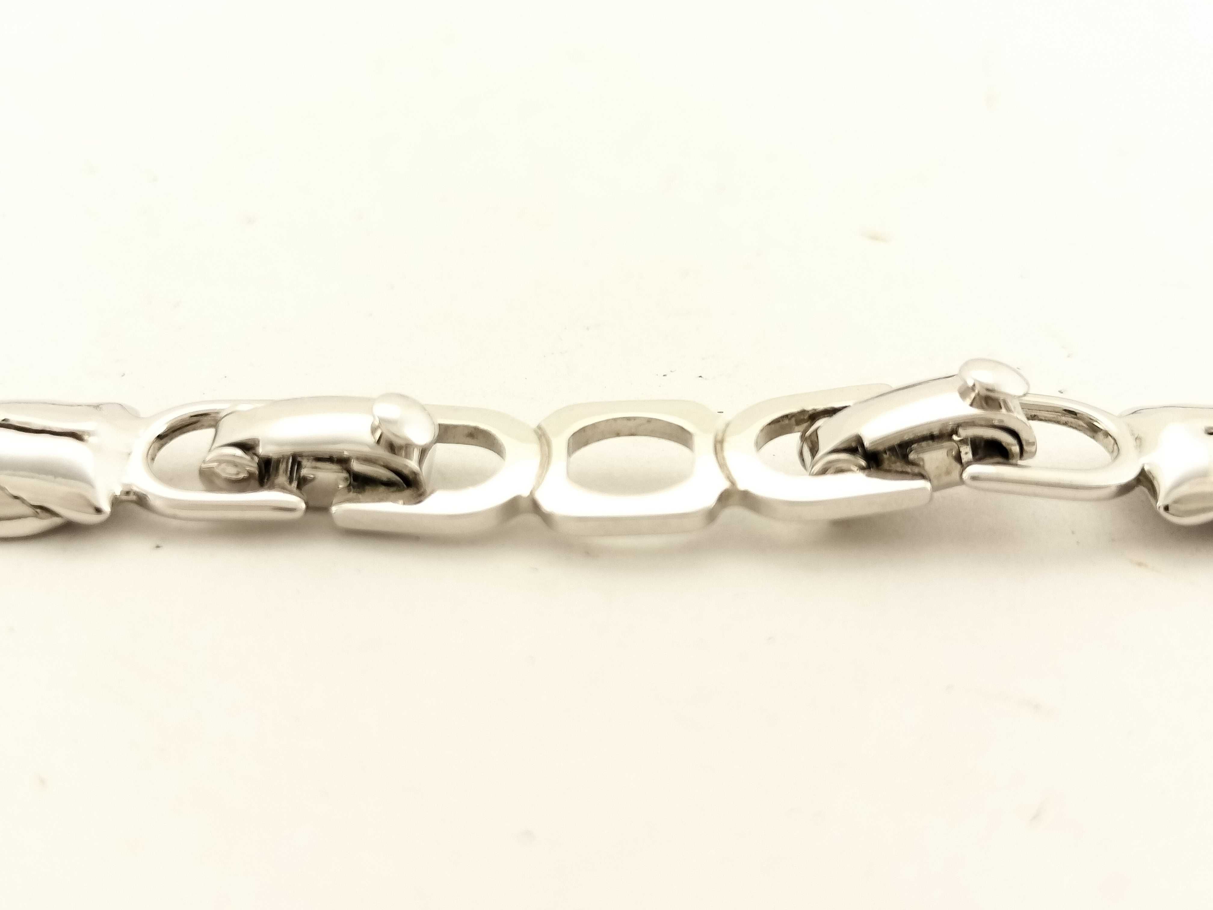 necklace (white one) — view 3