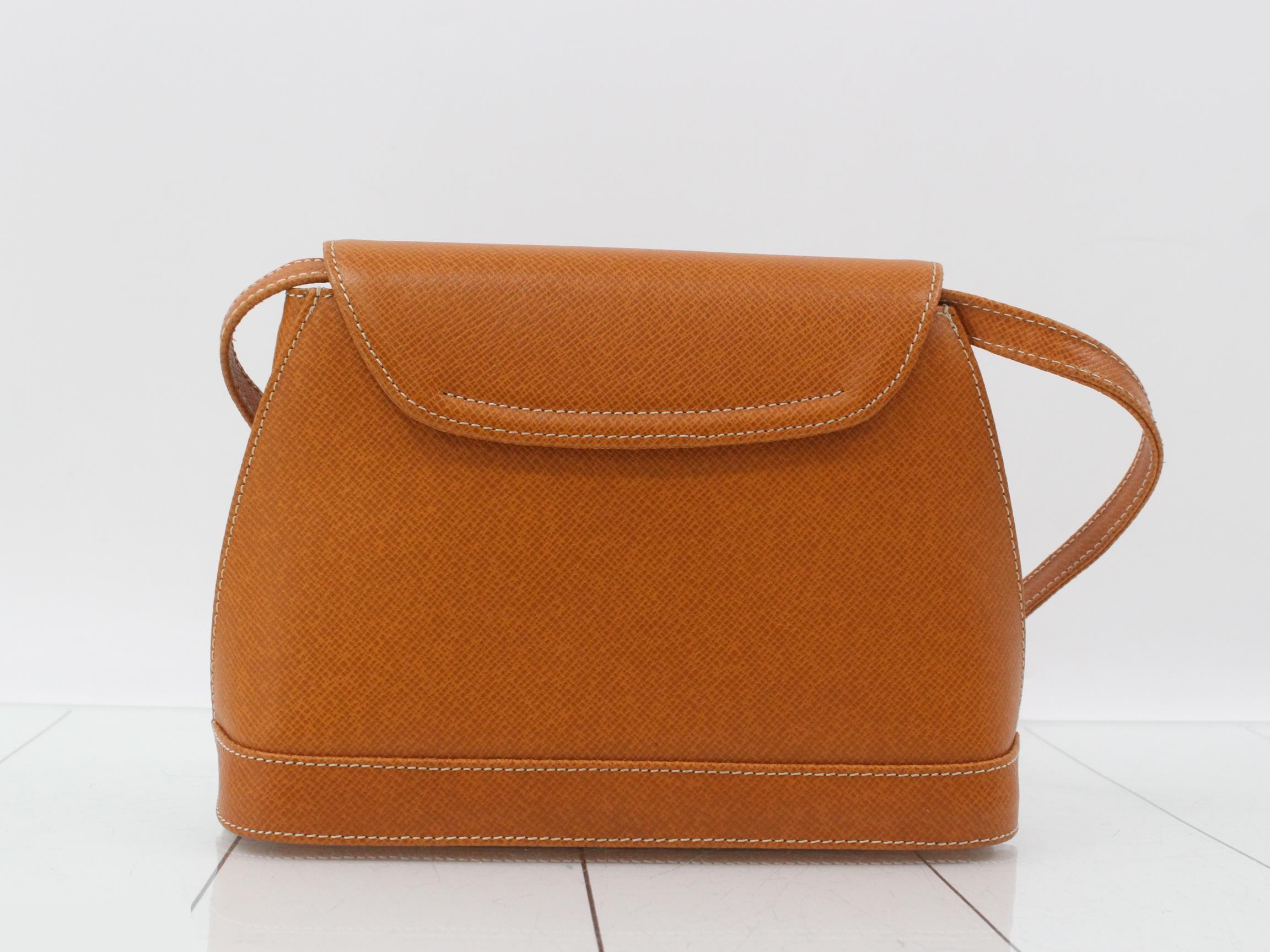 V-Lock Shoulder Bag — view 2