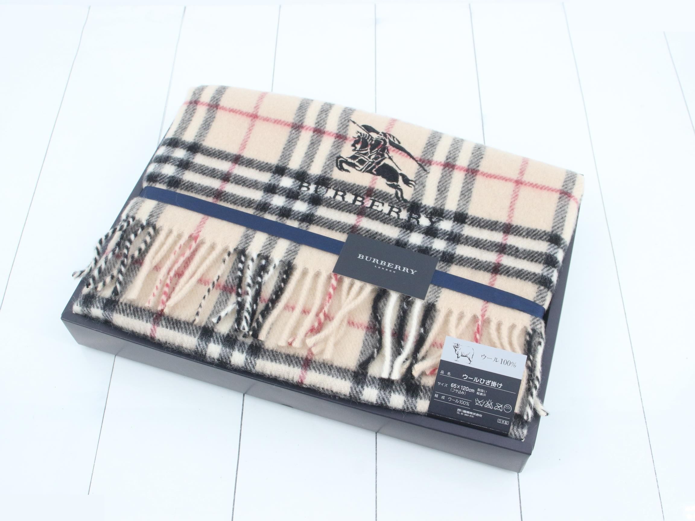 Unused Burberry throw blanket, 100% wool, 65 x 120 cm, beige. — view 2