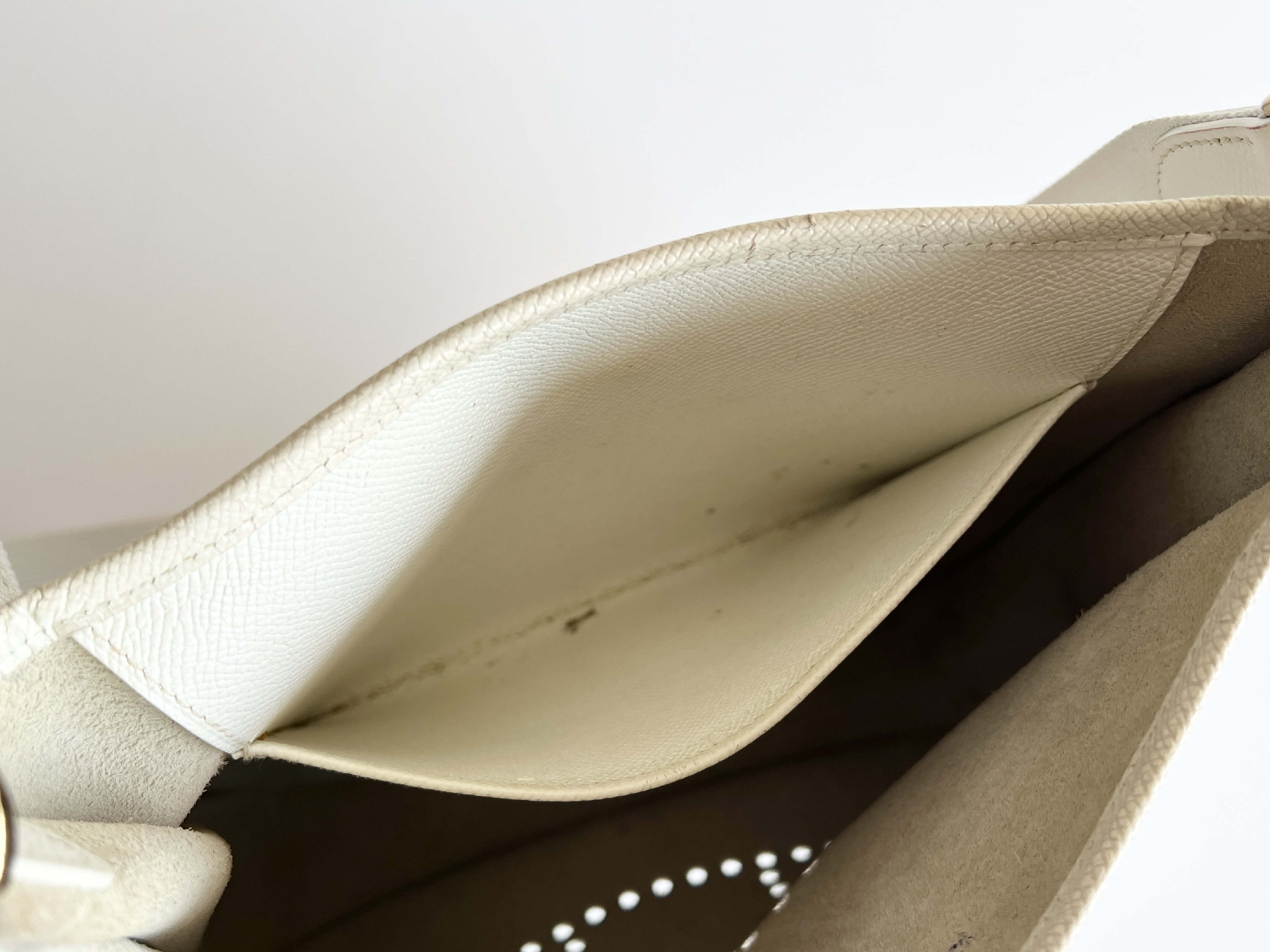 Evelyne 1PM ( L stamp) Leather One Shoulder Bag — view 8