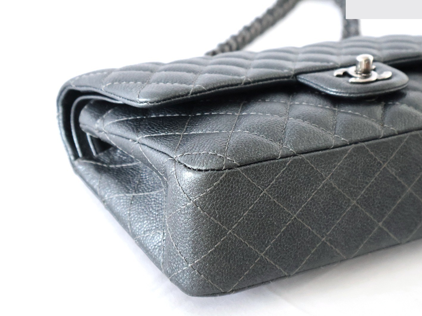 Caviar leather Matelassé 25, double flap, double chain, gray metallic. — view 3
