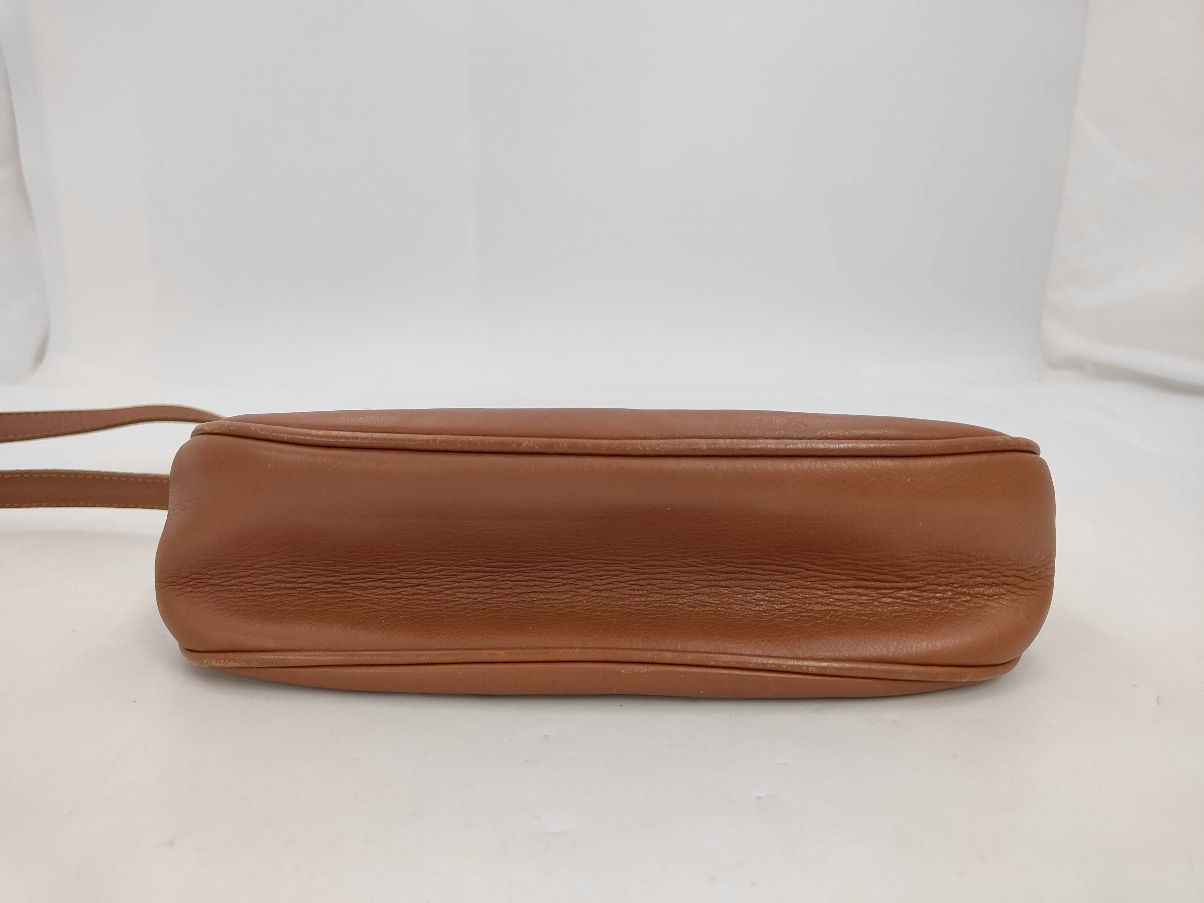 Triomphe Logo Leather Shoulder Bag — view 4