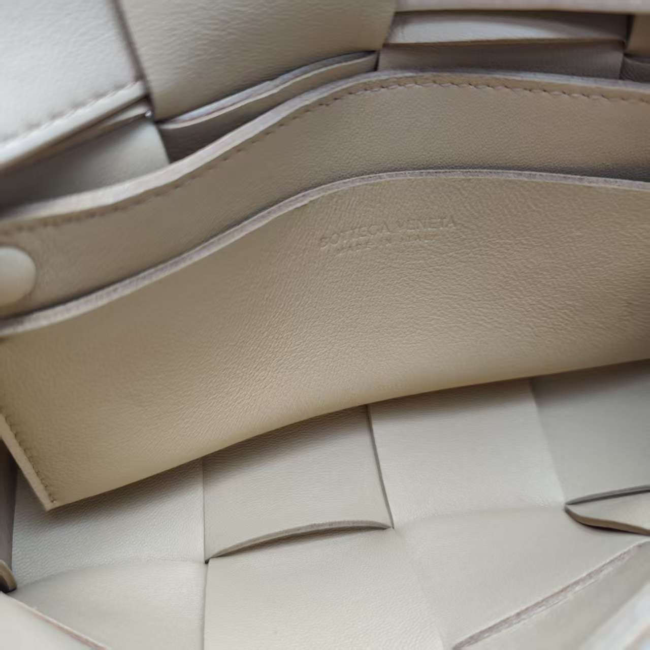【*Shipped from: China*】BOTTEGA VENETA Cassette Lambskin Shoulder Bag — view 6