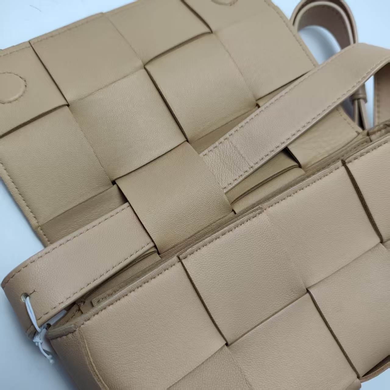 【*Shipped from: China*】BOTTEGA VENETA Cassette Lambskin Shoulder Bag — view 8