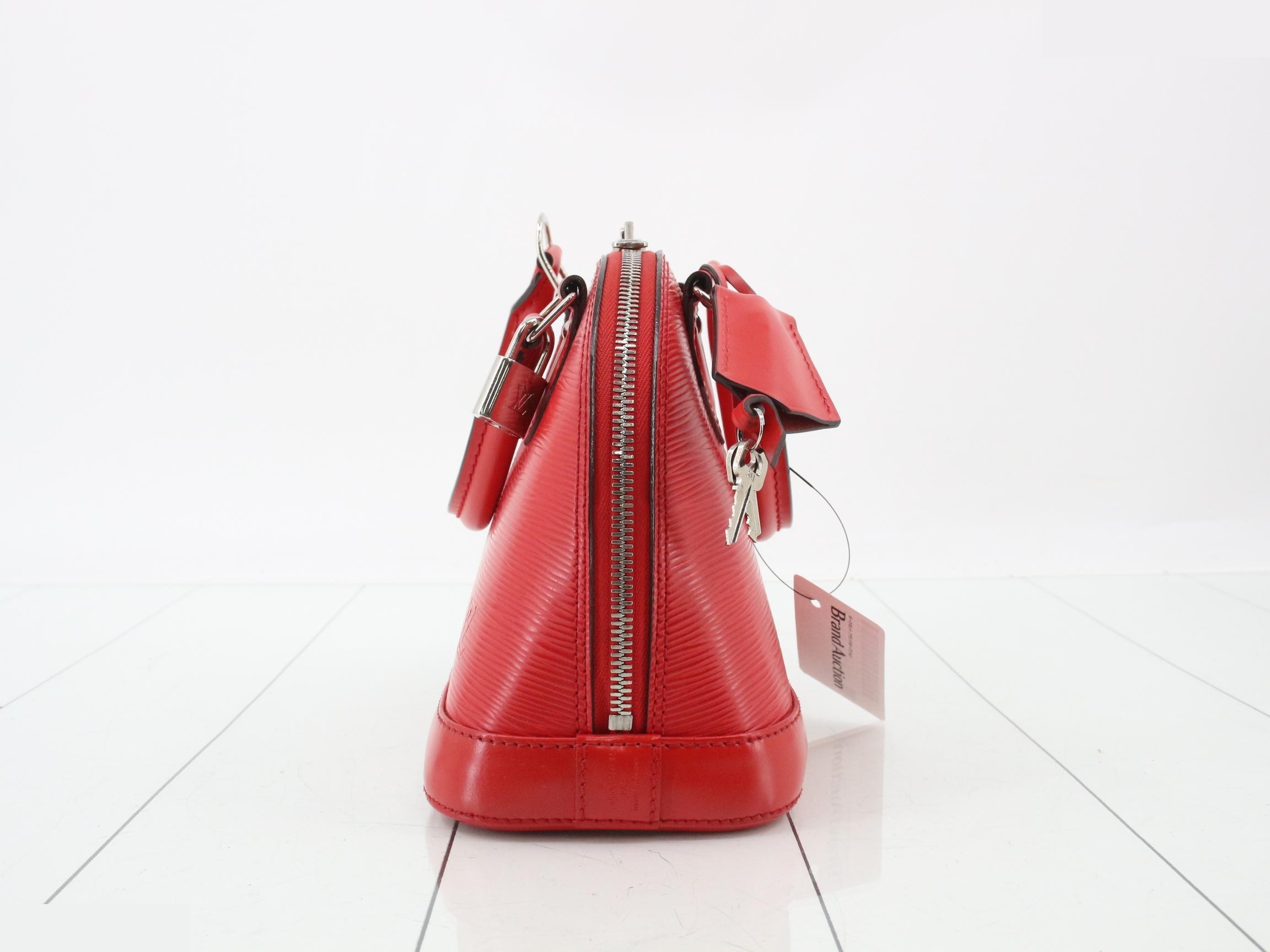 Alma BB includes padlock, strap, and clochette. — view 3