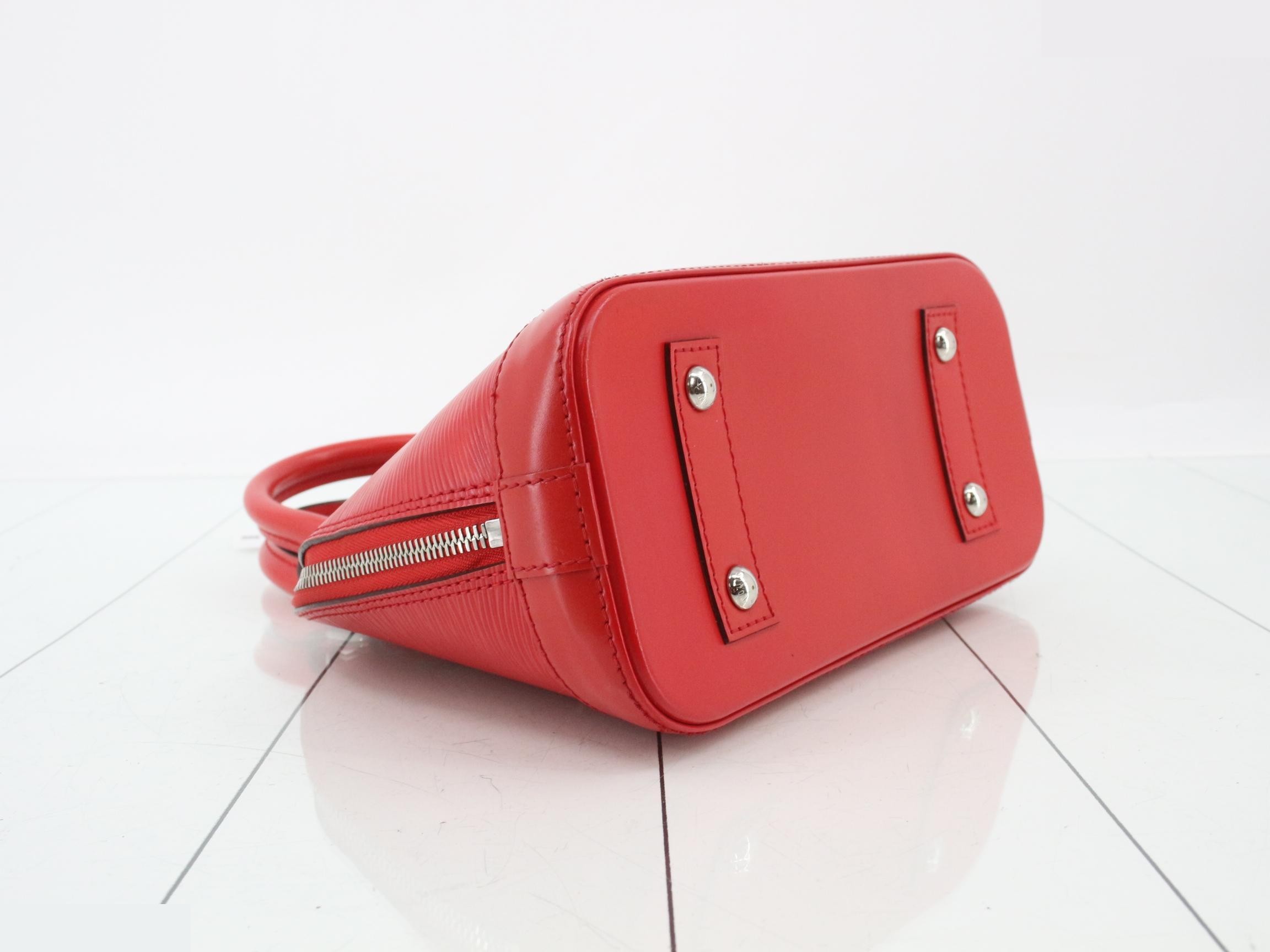 Alma BB includes padlock, strap, and clochette. — view 5