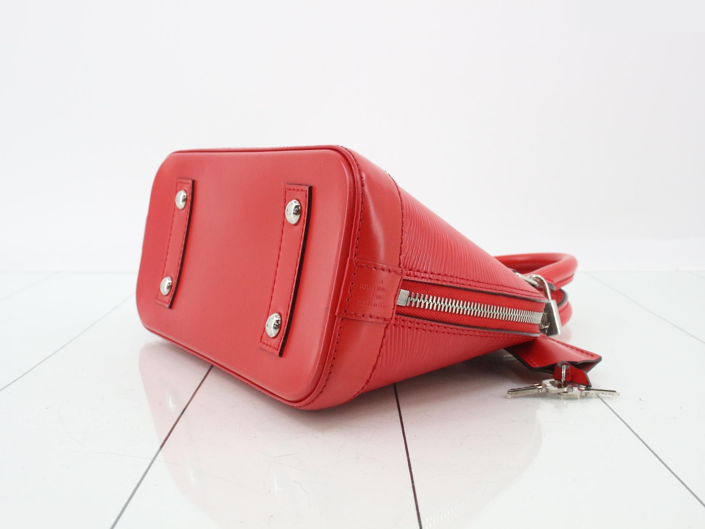 Alma BB includes padlock, strap, and clochette. — view 6