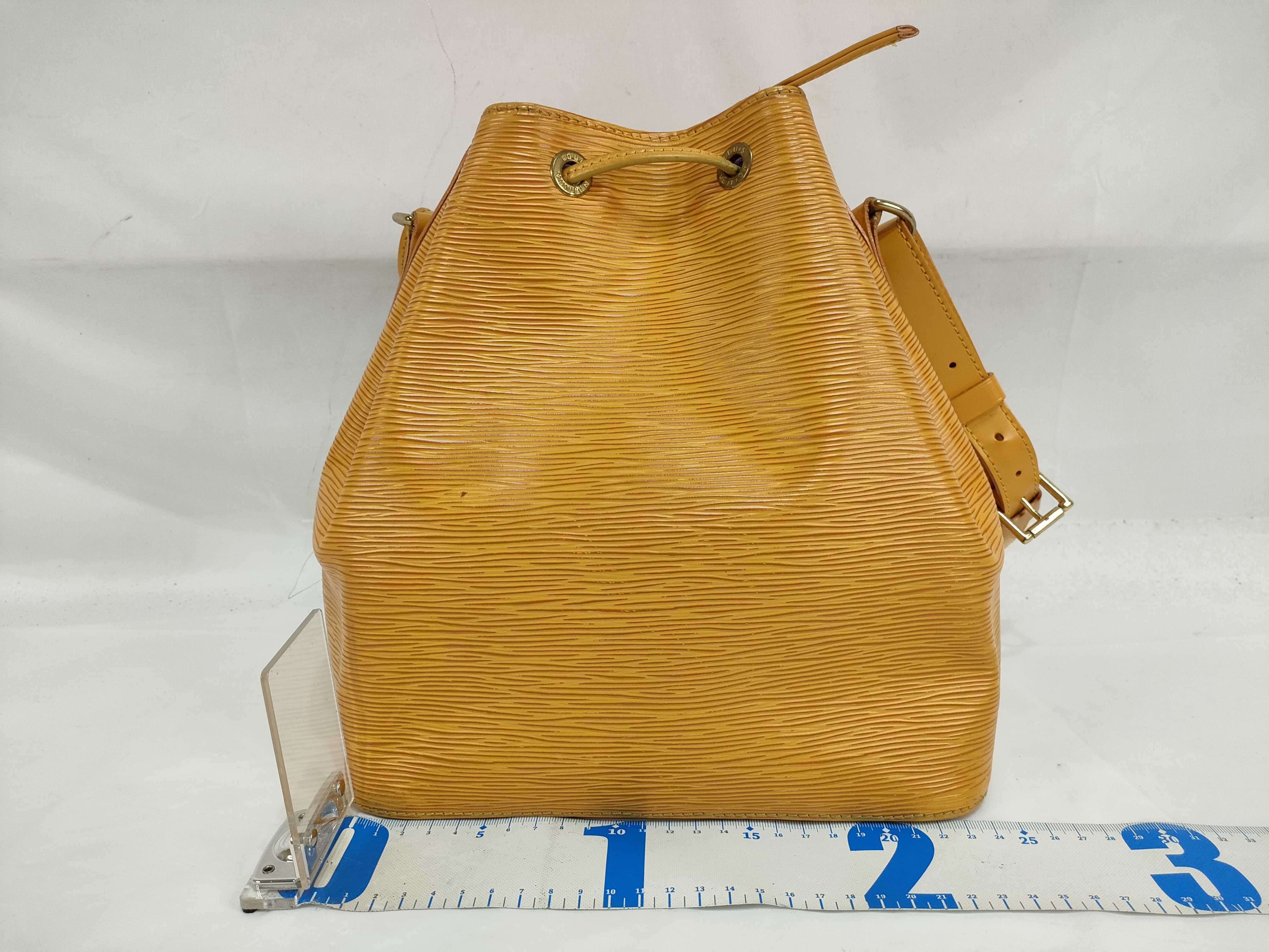 Epi Leather Petit Noé Yellow Shoulder Bag — view 2