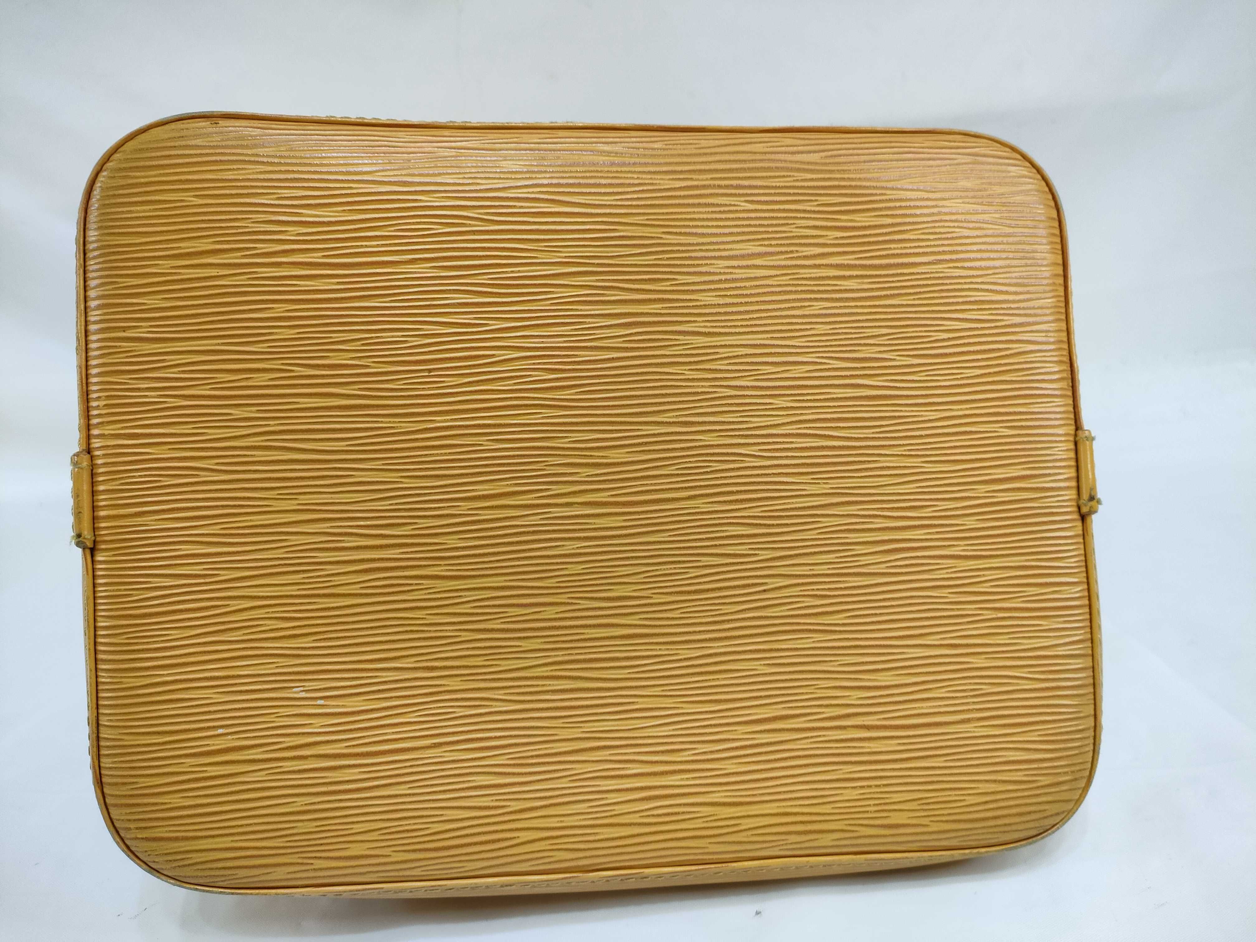 Epi Leather Petit Noé Yellow Shoulder Bag — view 7