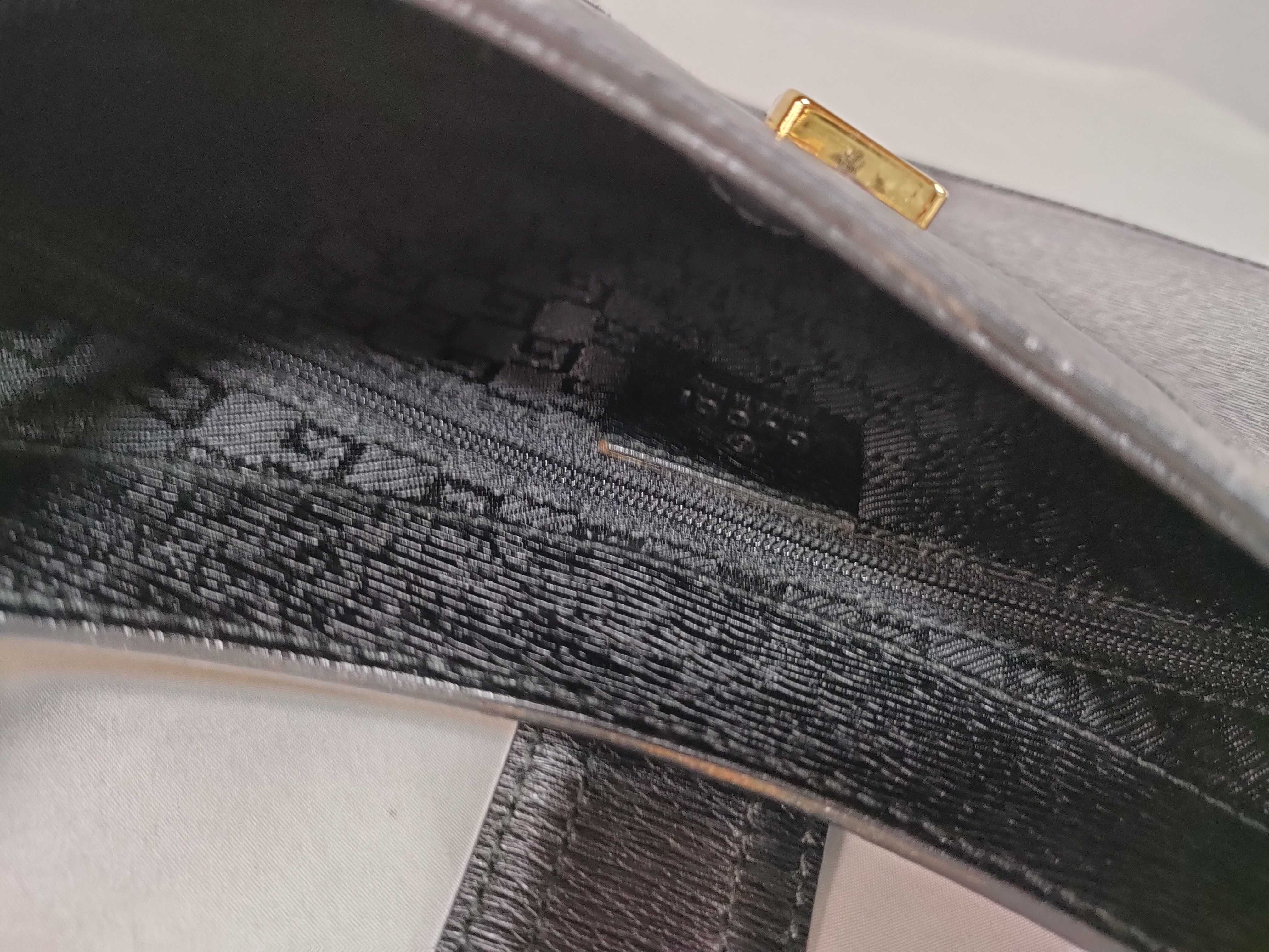 0014141 Gold Hardware One-Shoulder Bag — view 6