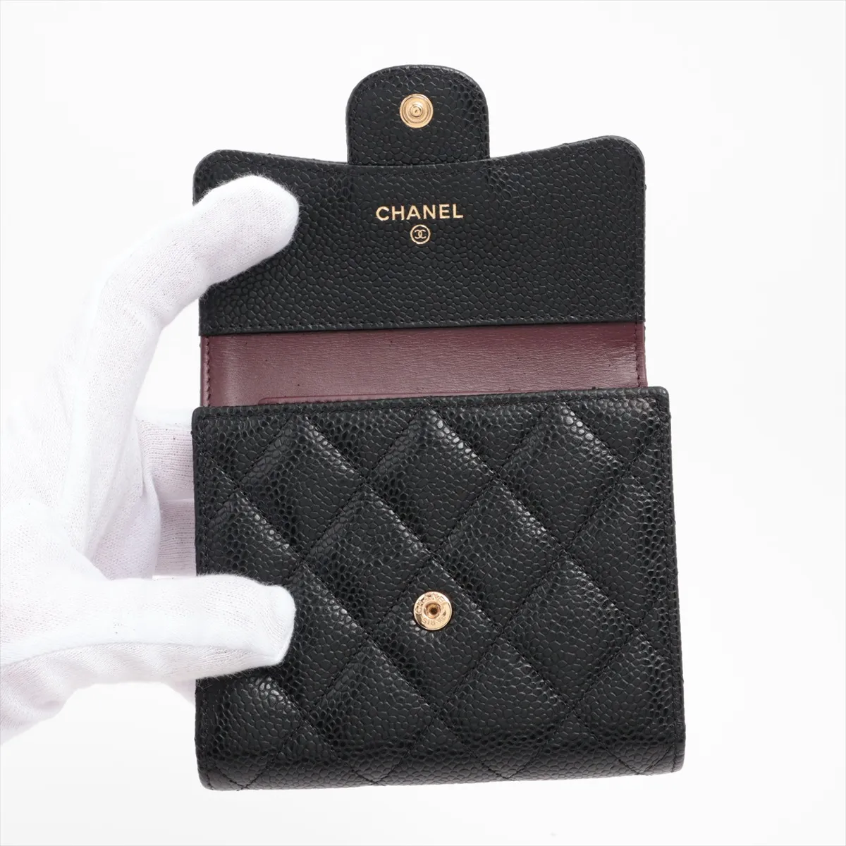 Matelasse caviar skin compact wallet black gold hardware 24060528 — view 3