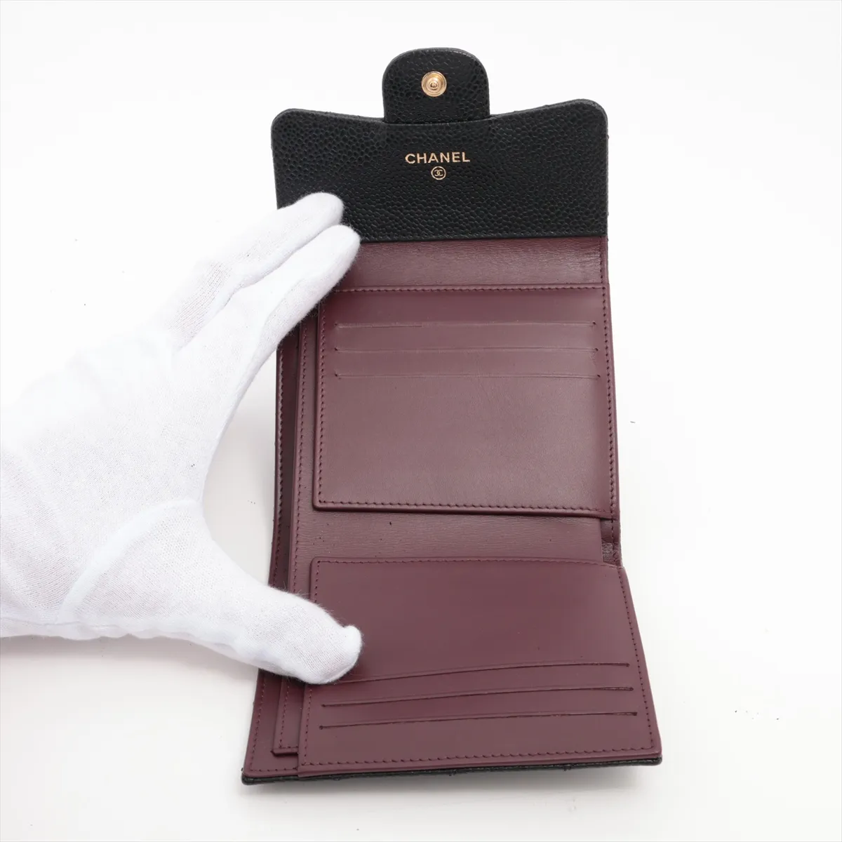 Matelasse caviar skin compact wallet black gold hardware 24060528 — view 4