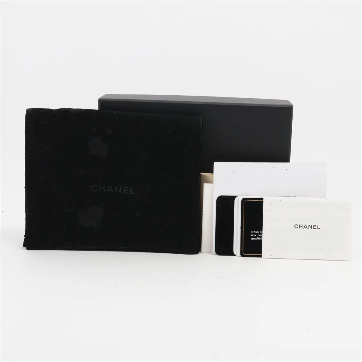 Matelasse caviar skin compact wallet black gold hardware 24060528 — view 9
