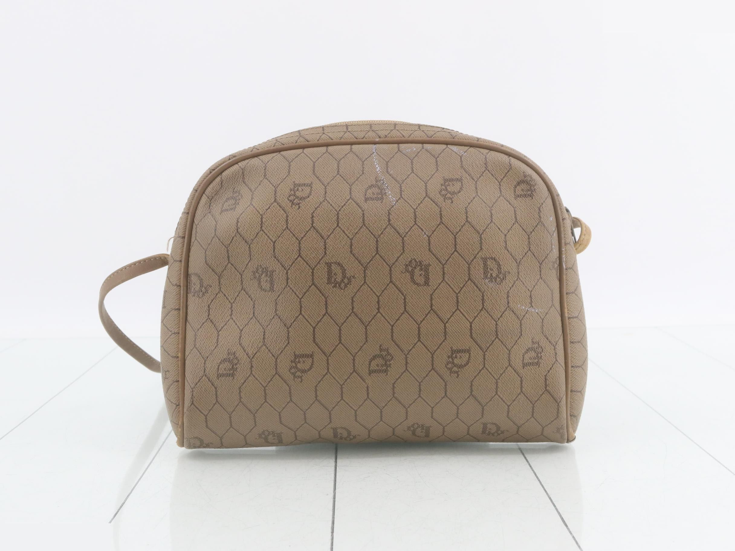 PVC honeycomb pattern shoulder bag — view 2