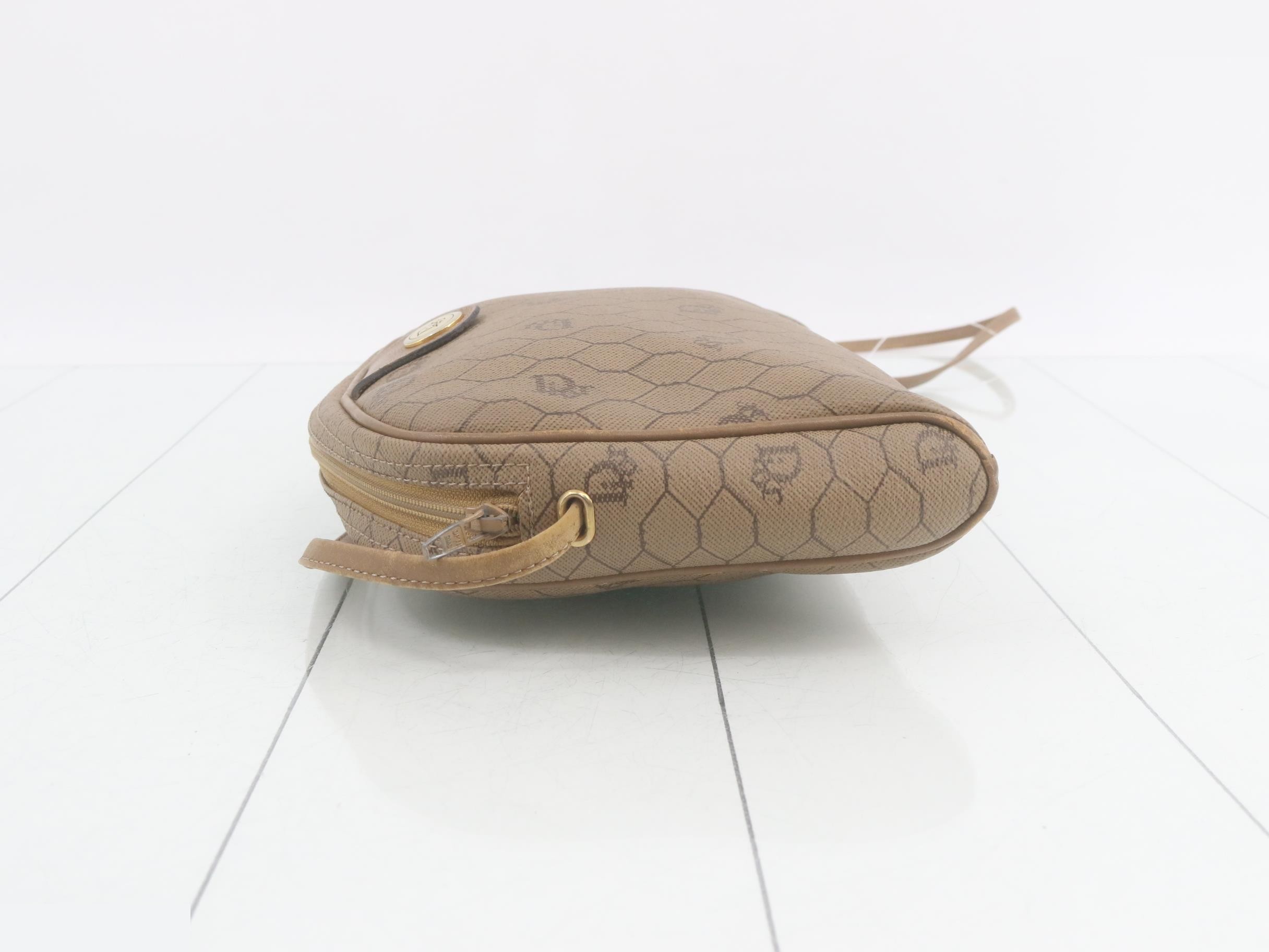 PVC honeycomb pattern shoulder bag — view 4