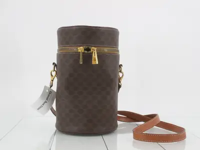 Triomphe Cylindrical Shoulder