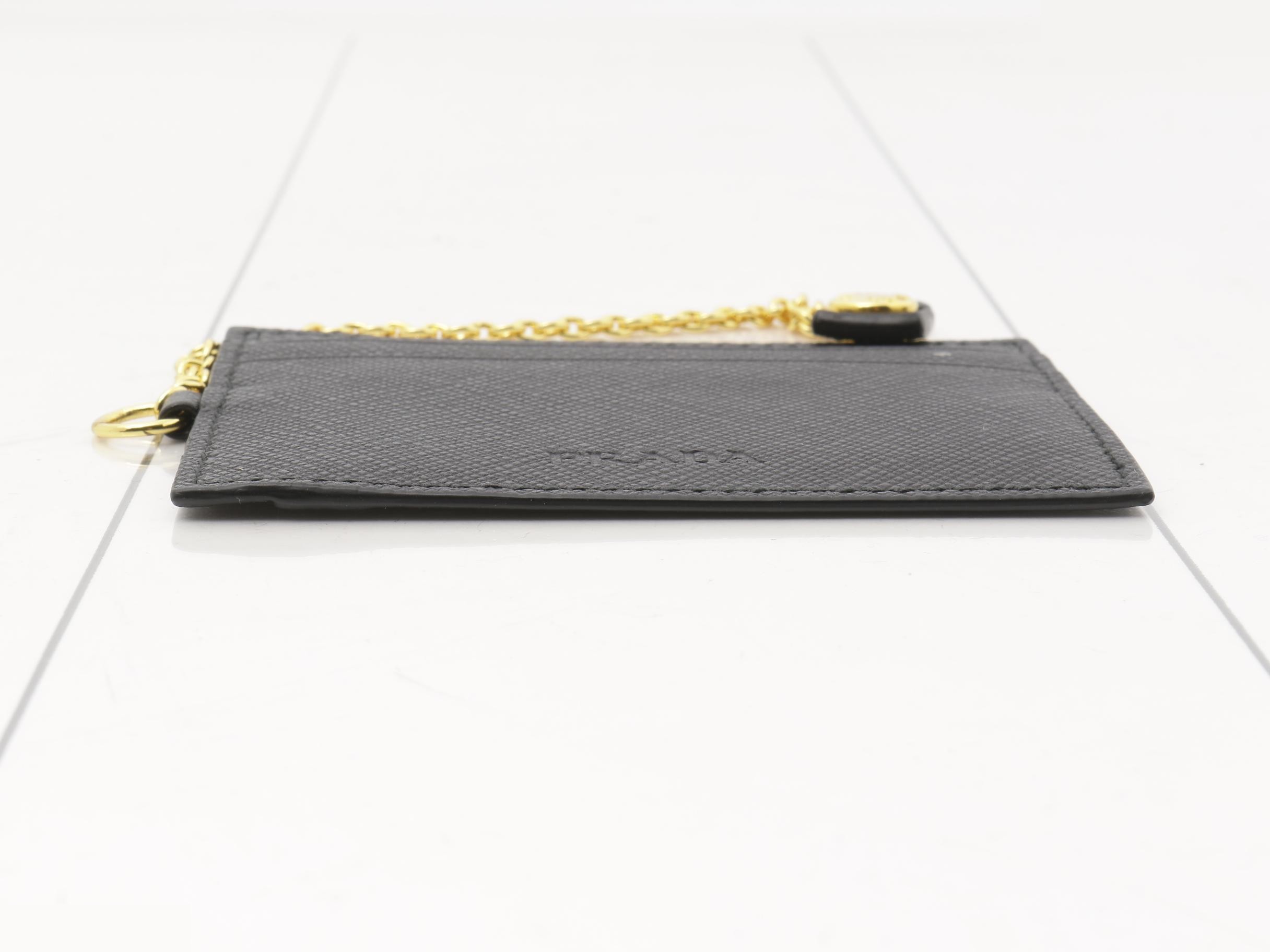 Included card case — view 3